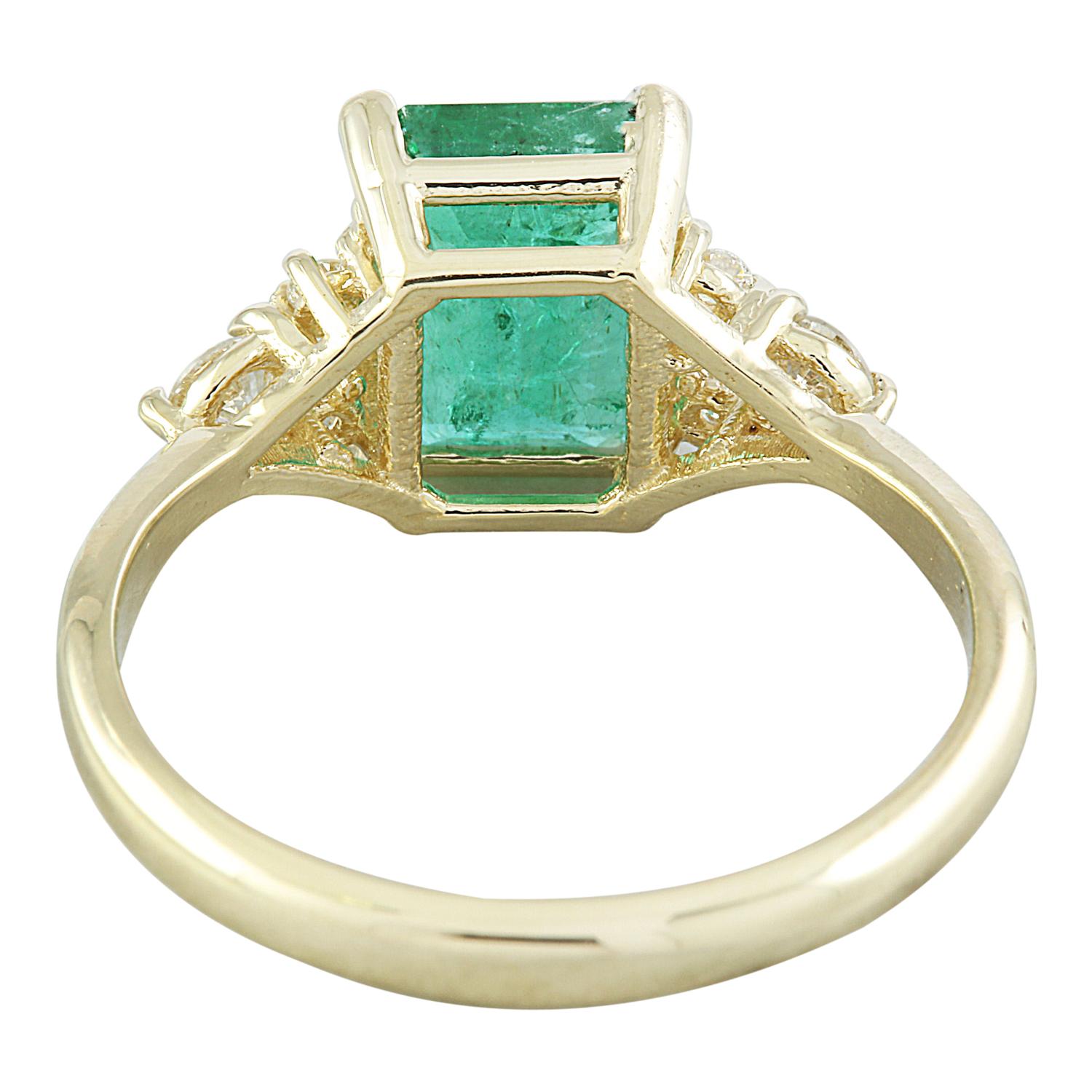 Modern Luxurious Natural Emerald Diamond Ring in 14K Solid Yellow Gold For Sale