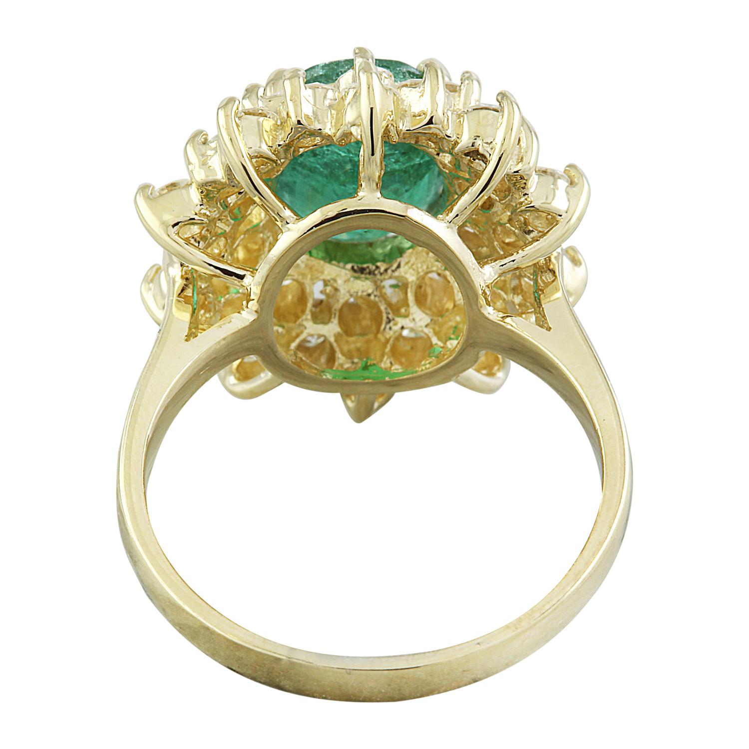 Luxuriöser natürlicher Smaragd-Diamantring aus 14 Karat massivem Gelbgold (Ovalschliff) im Angebot