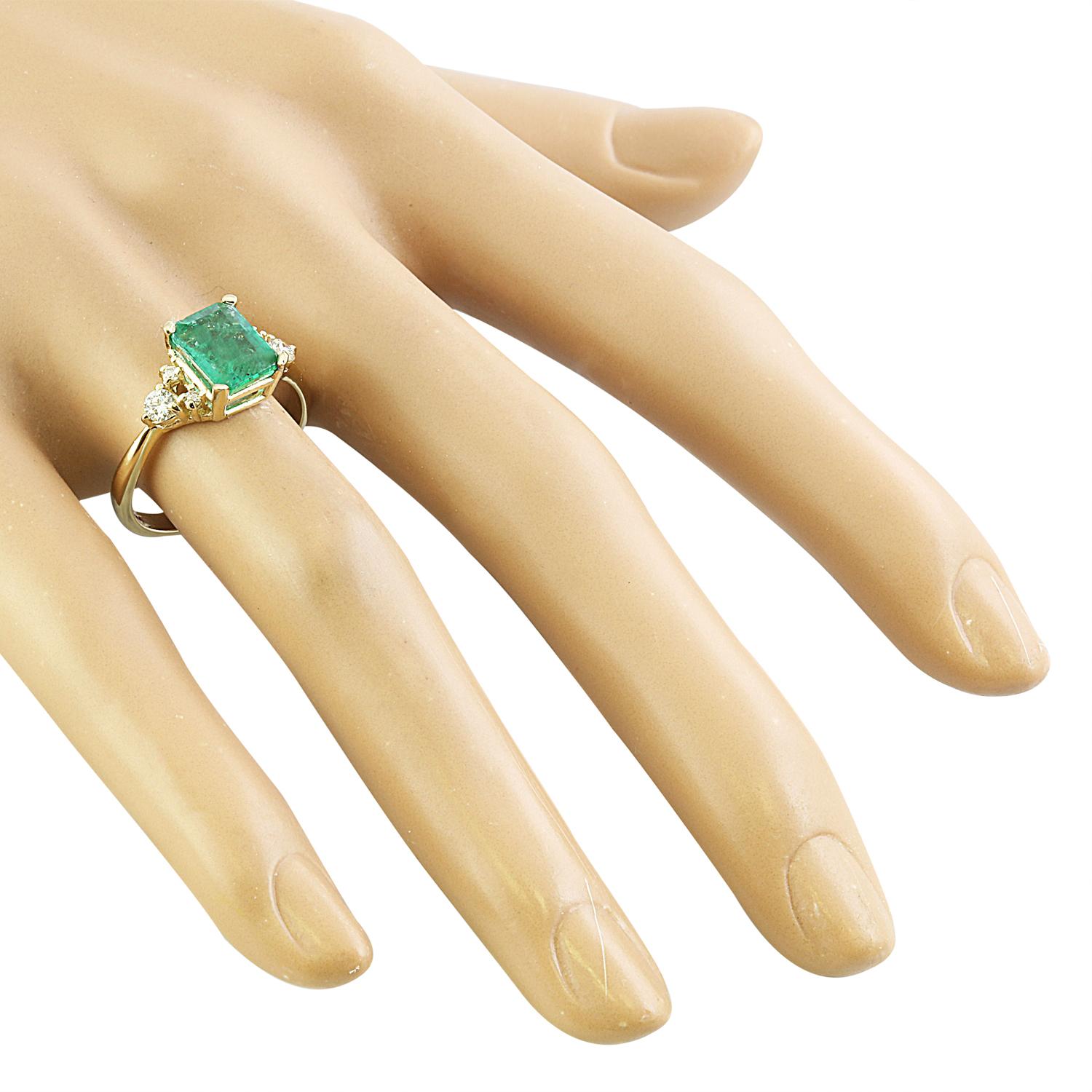Emerald Cut Luxurious Natural Emerald Diamond Ring in 14K Solid Yellow Gold For Sale