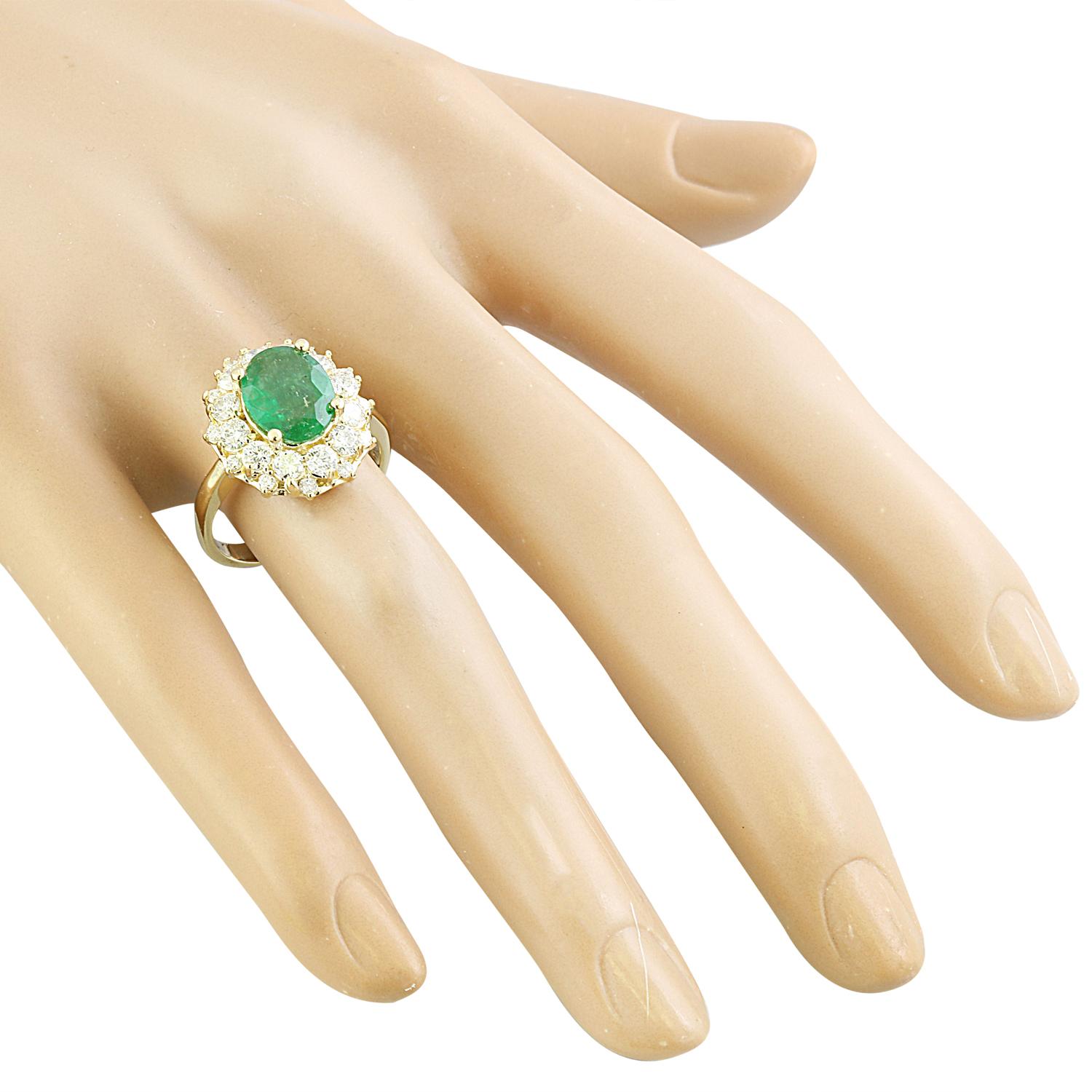 Luxurious Natural Emerald Diamond Ring in 14K Solid Yellow Gold In New Condition For Sale In Los Angeles, CA