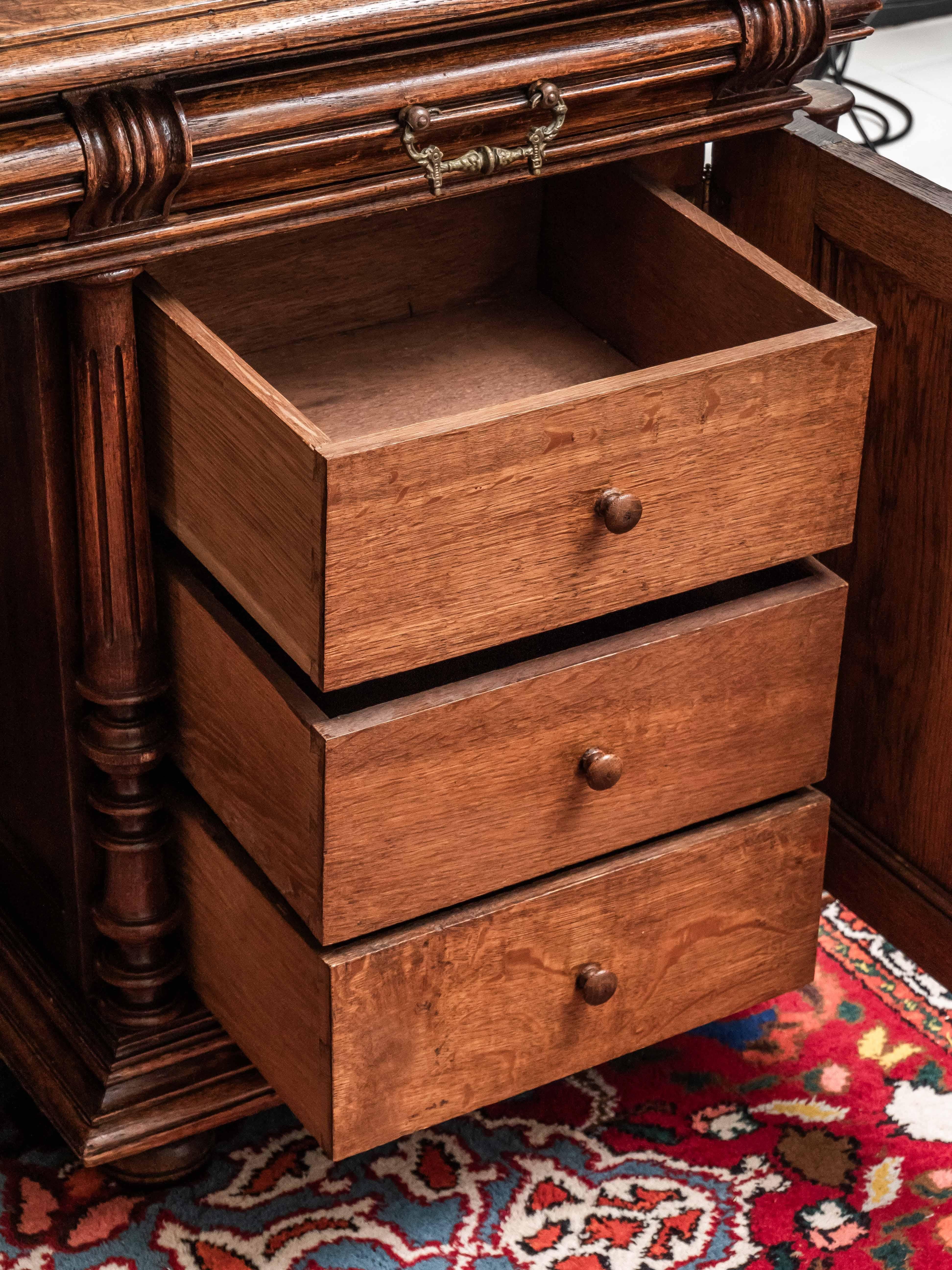 Luxurious Neo-Renaissance desk made of solid oak 3