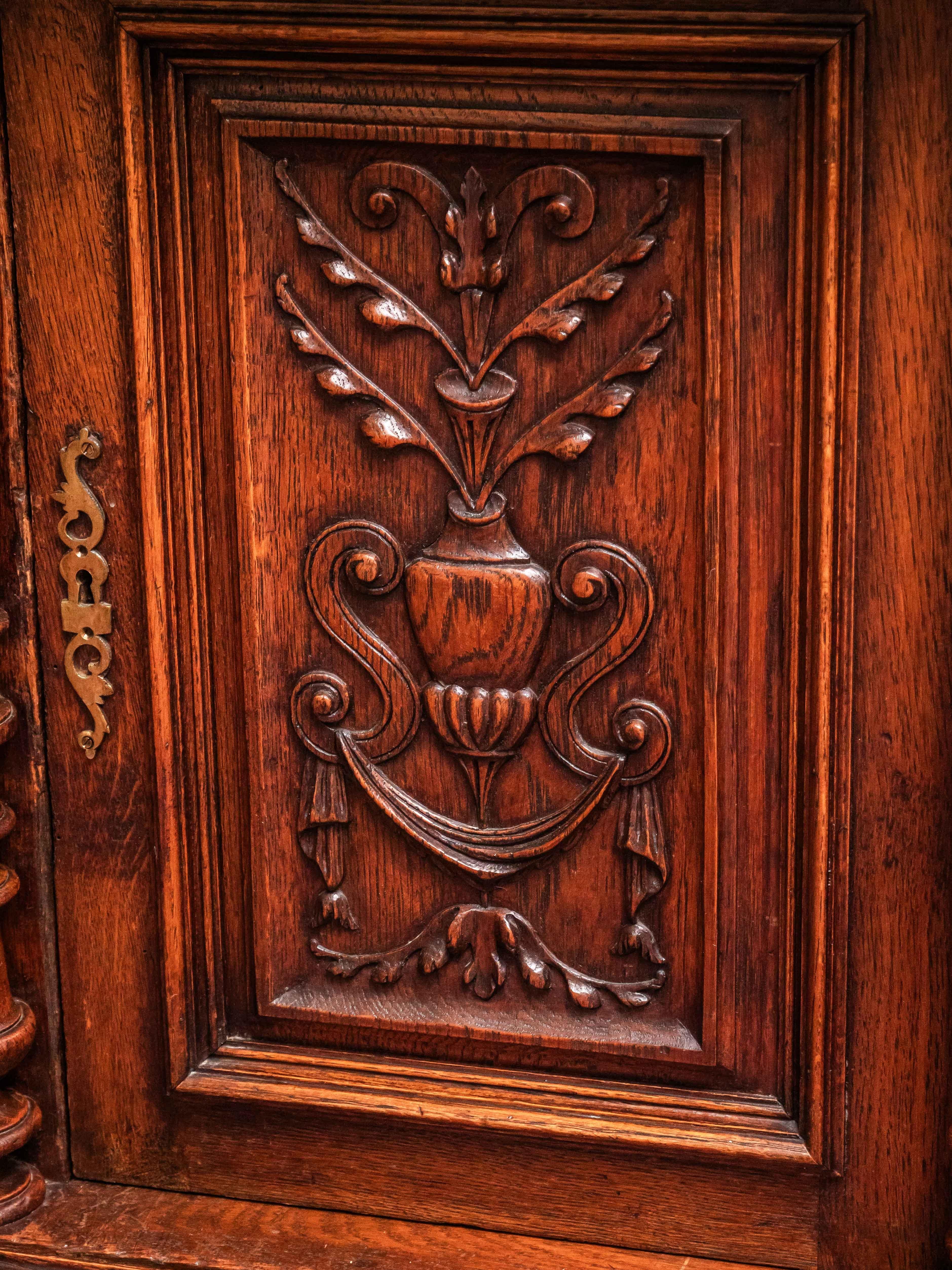 Luxurious Neo-Renaissance desk made of solid oak 4