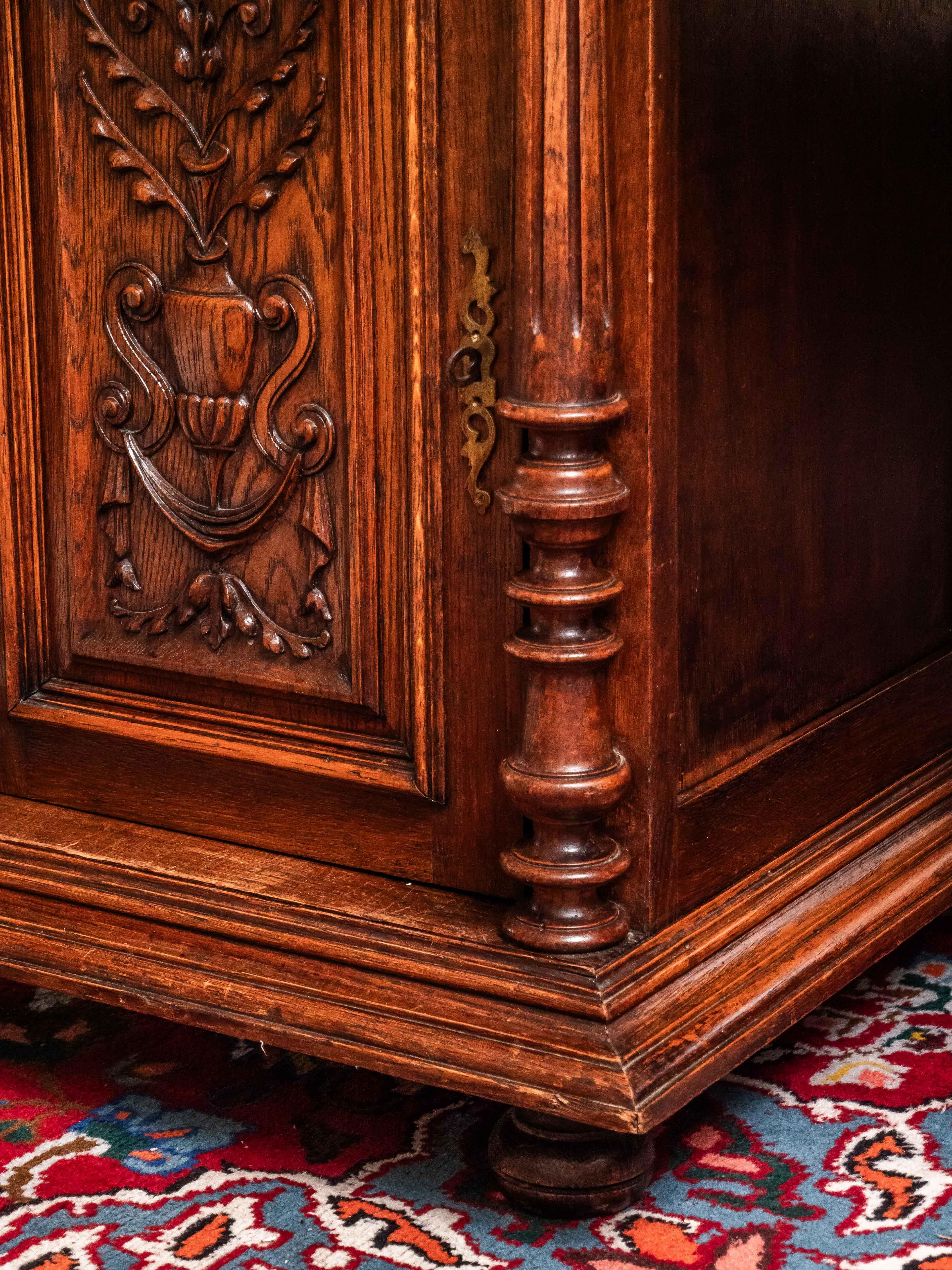 Luxurious Neo-Renaissance desk made of solid oak 5