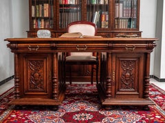 Luxueux bureau néo-renaissance en chêne massif
