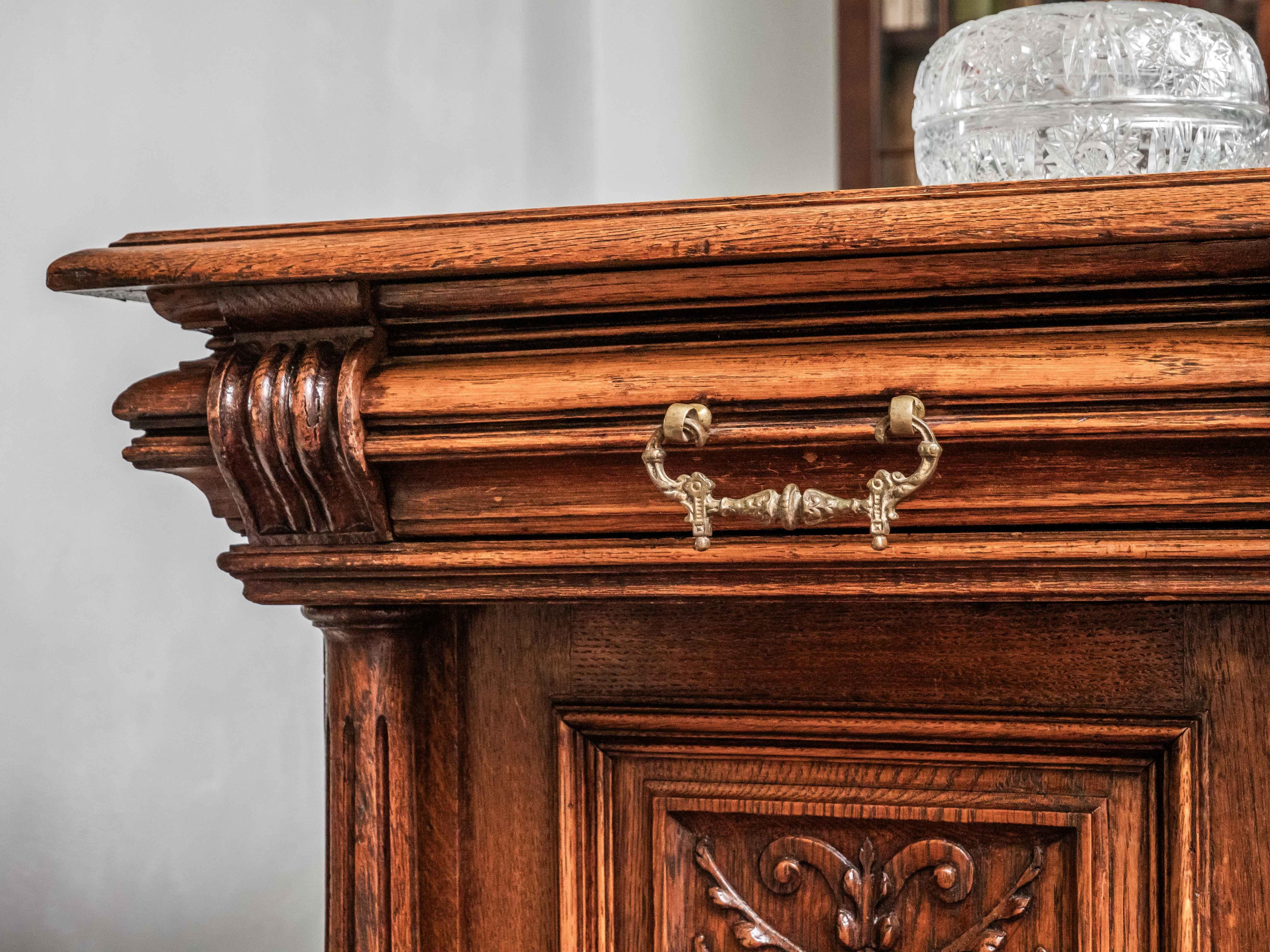 Late 19th Century Luxurious Neo-Renaissance desk made of solid oak