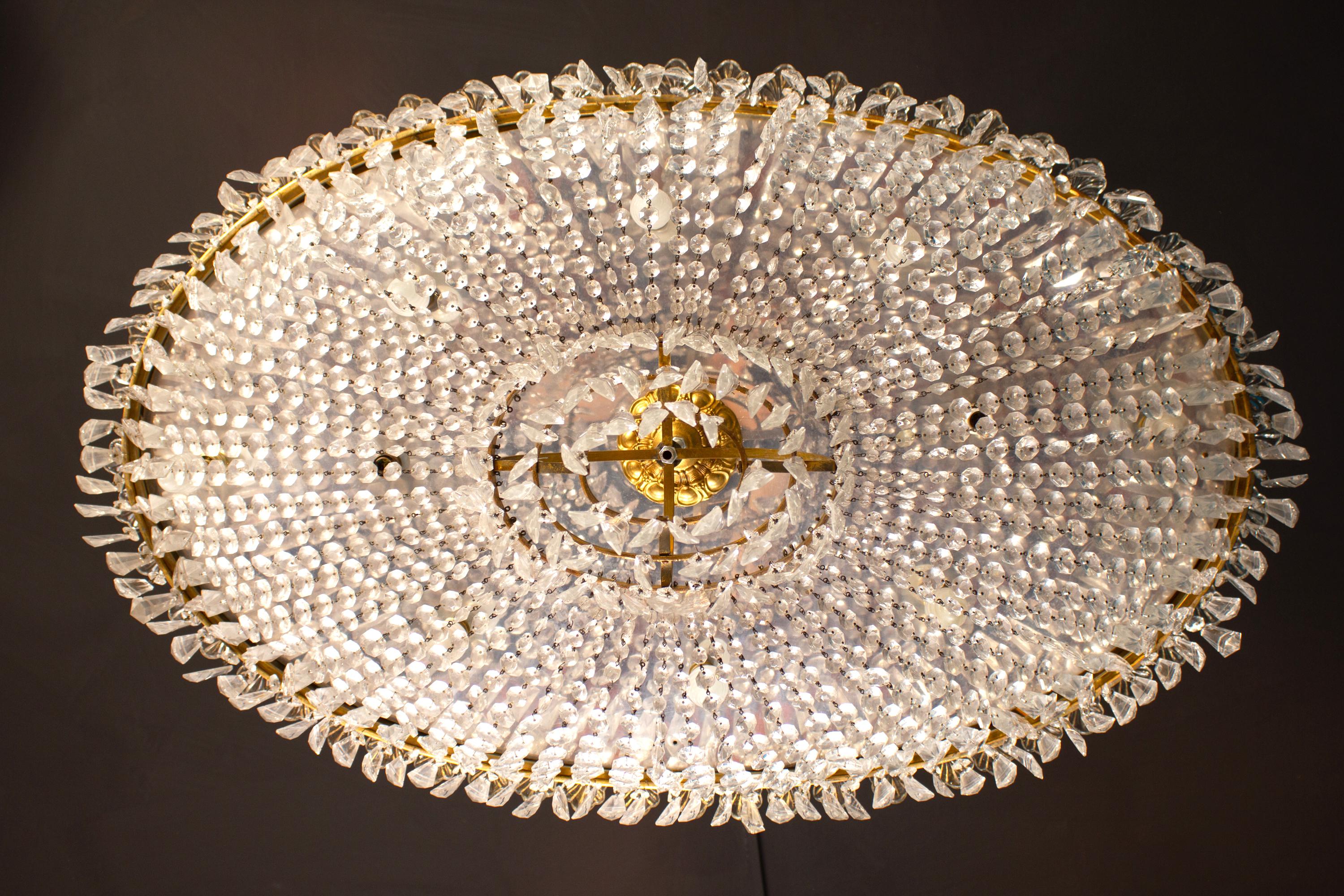 Art Deco Luxurious Oval Shaped Crystal and Brass Chandelier, Italy, 1940 For Sale