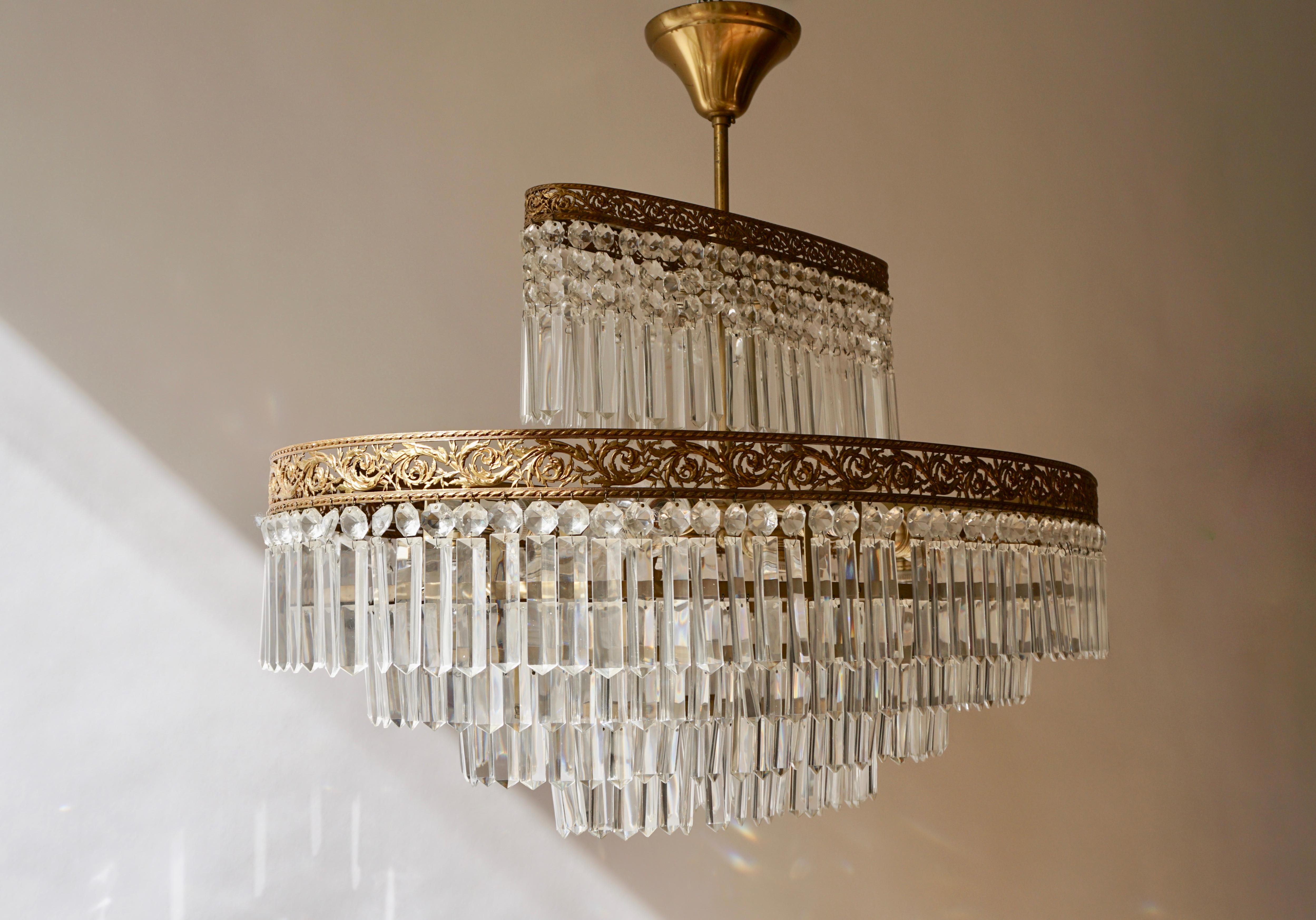 Luxurious Oval Shaped Crystal and Brass Hollywood Regency Chandelier 3