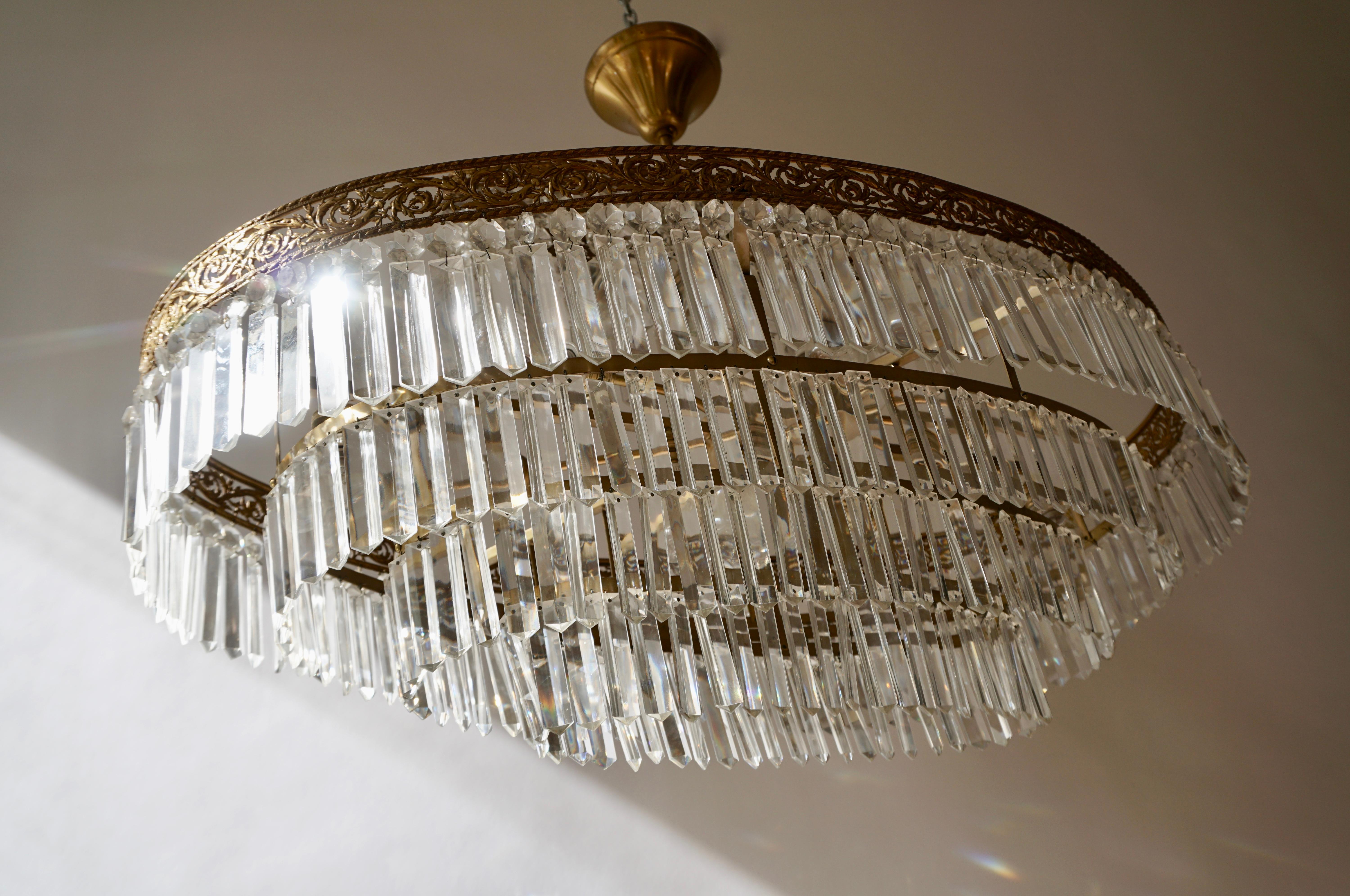 Luxurious Oval Shaped Crystal and Brass Hollywood Regency Chandelier 5