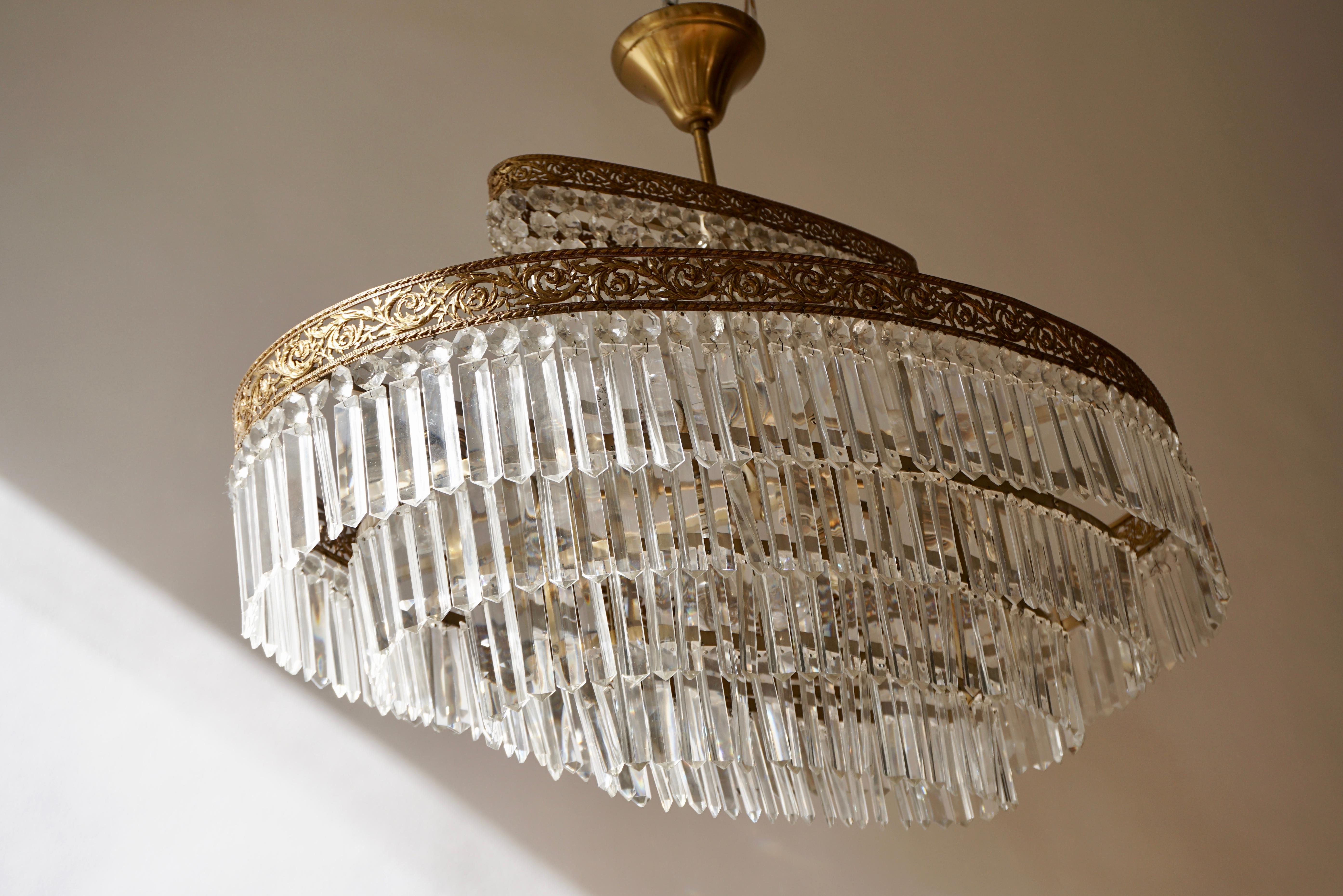 Luxurious Oval Shaped Crystal and Brass Hollywood Regency Chandelier 1