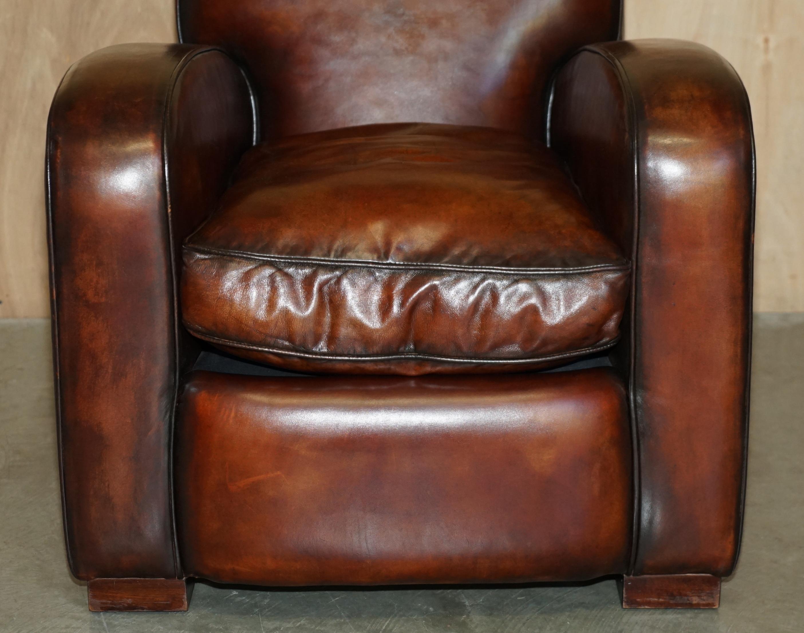 Pelle LUXURIOUS PAIR OF ART DECO FULLY RESTORED CIGAR BROWN LEATHER ARMCHAIRs in vendita
