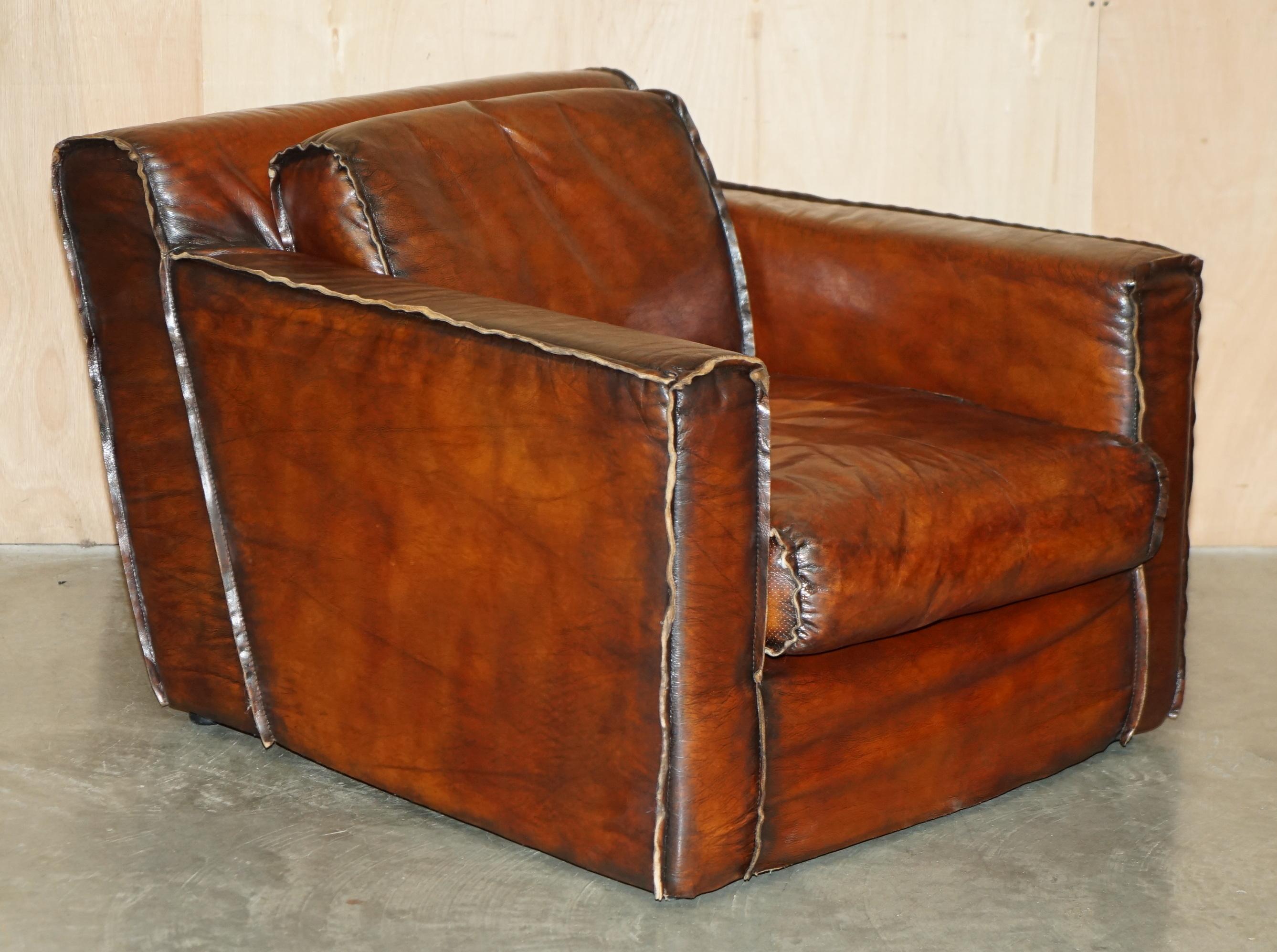 Casa Reale Antiquariato

Royal House Antiques è lieta di offrire in vendita questa splendida coppia completamente restaurata di poltrone club in stile Deco tinte a mano in pelle marrone Whisky con cuscini imbottiti. 

Tieni presente che le spese di