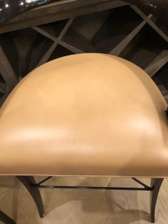 Paire luxueuse de tabourets de bar Christopher Guy Xaviera avec sièges en cuir