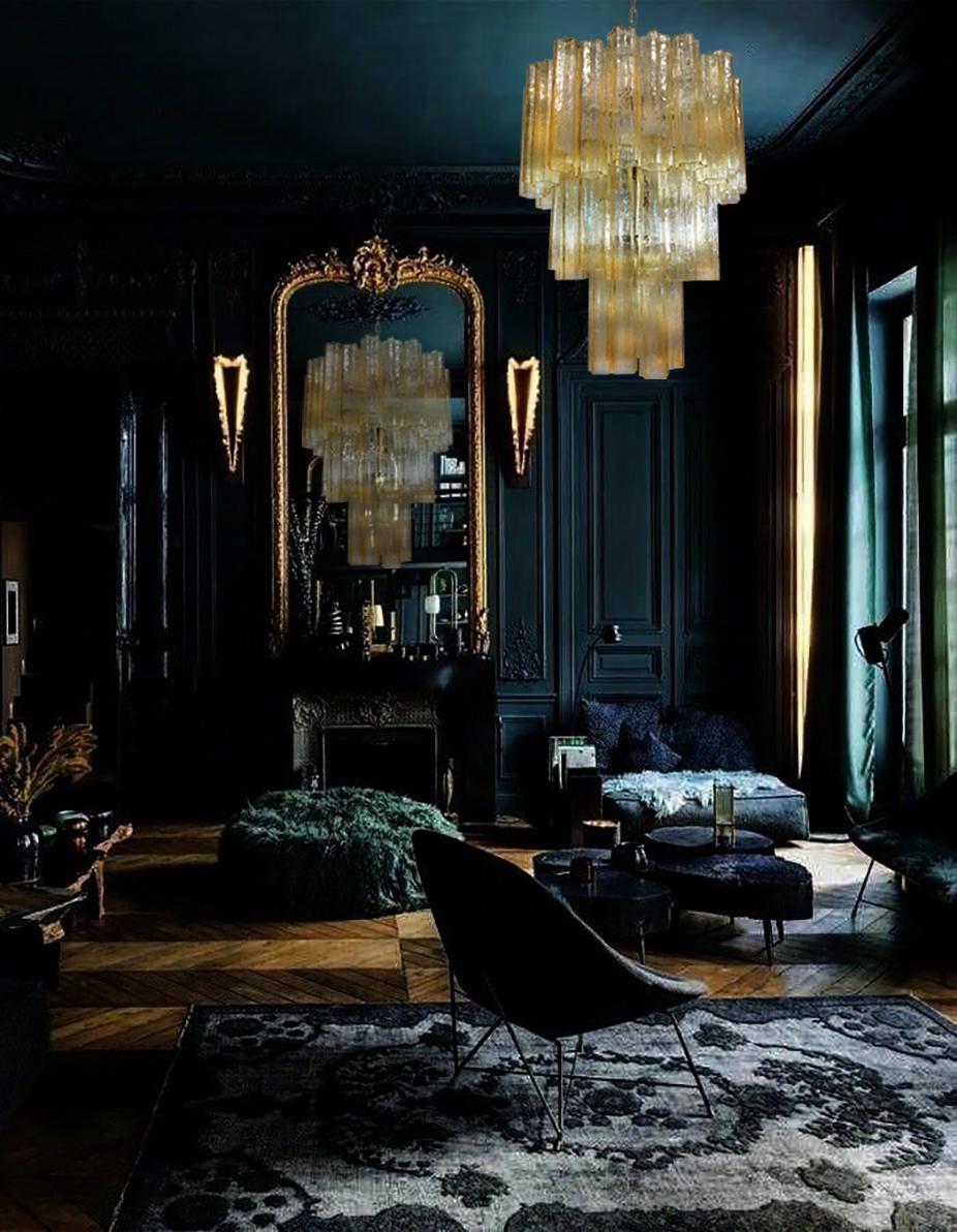 Luxueuse paire de lustres de Murano couleur or en vente 1