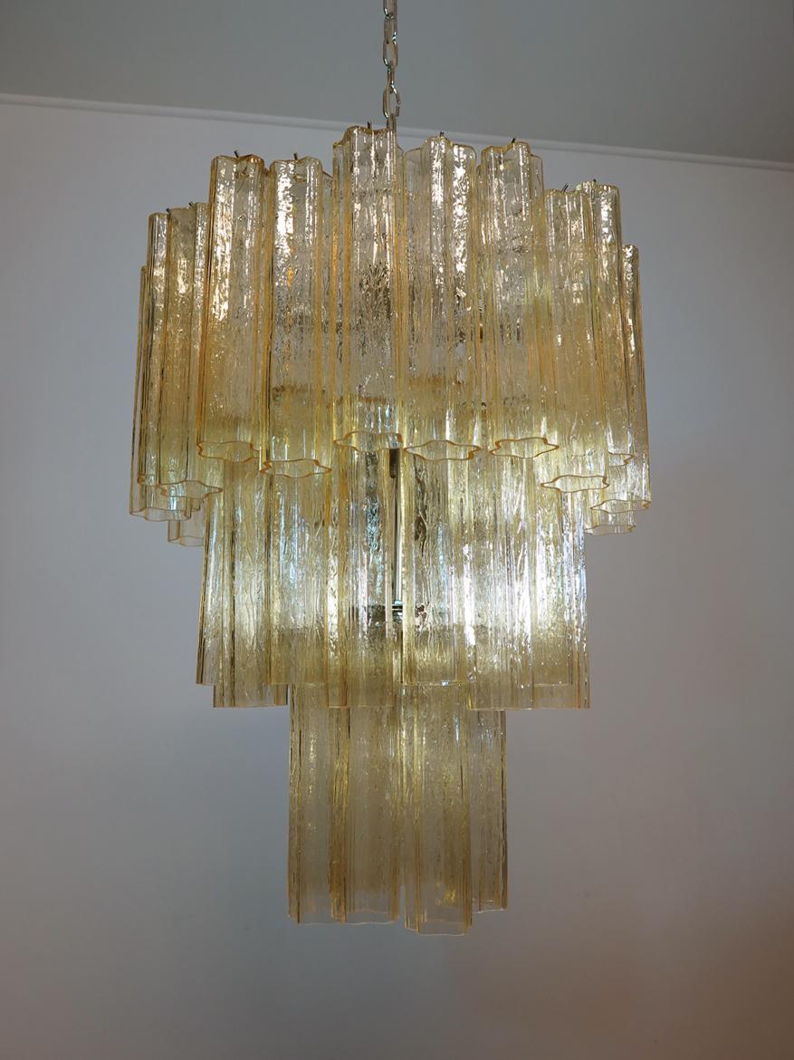 Luxueuse paire de lustres de Murano couleur or en vente 2
