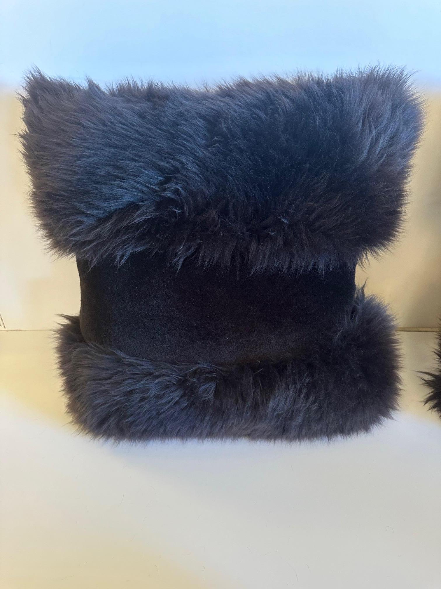 Luxuriöses Paar handgefertigter Kissen aus Shearling und gemischtem Pelz, Paar im Zustand „Gut“ im Angebot in Hopewell, NJ