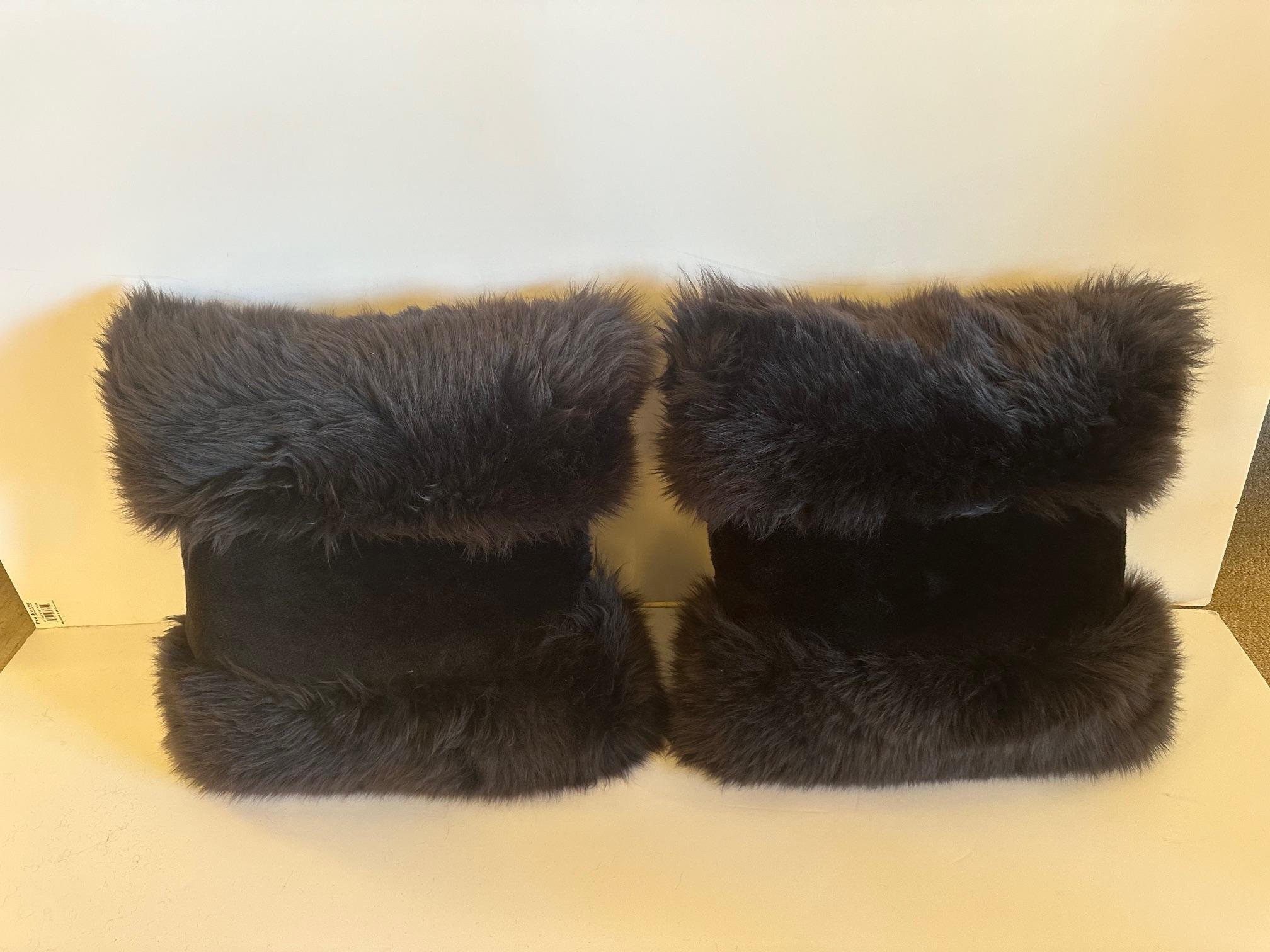 Luxuriöses Paar handgefertigter Kissen aus Shearling und gemischtem Pelz, Paar im Angebot 1