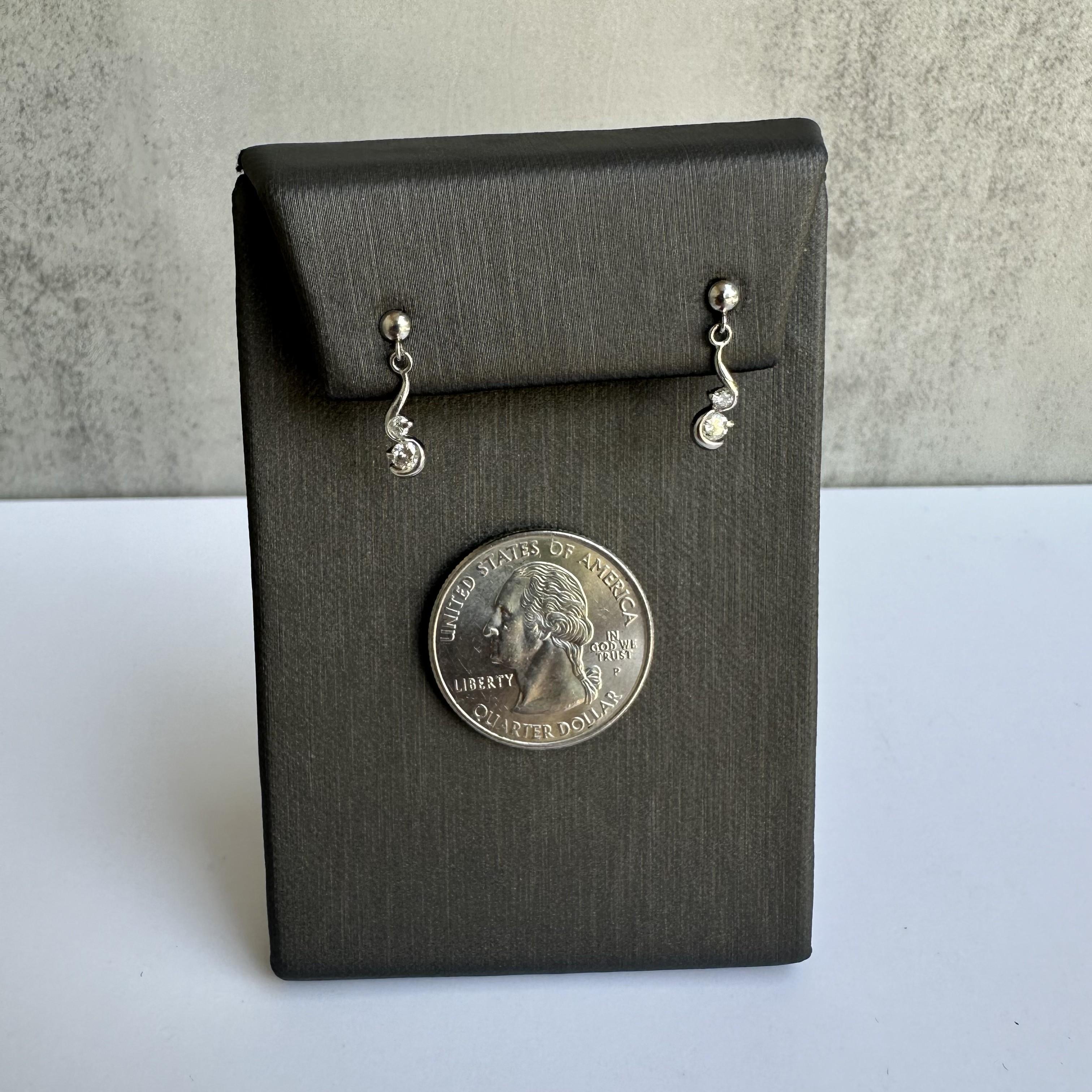 Luxurious Platinum Diamond Dangle Earrings - 0.24ctw GH SI, 5/8