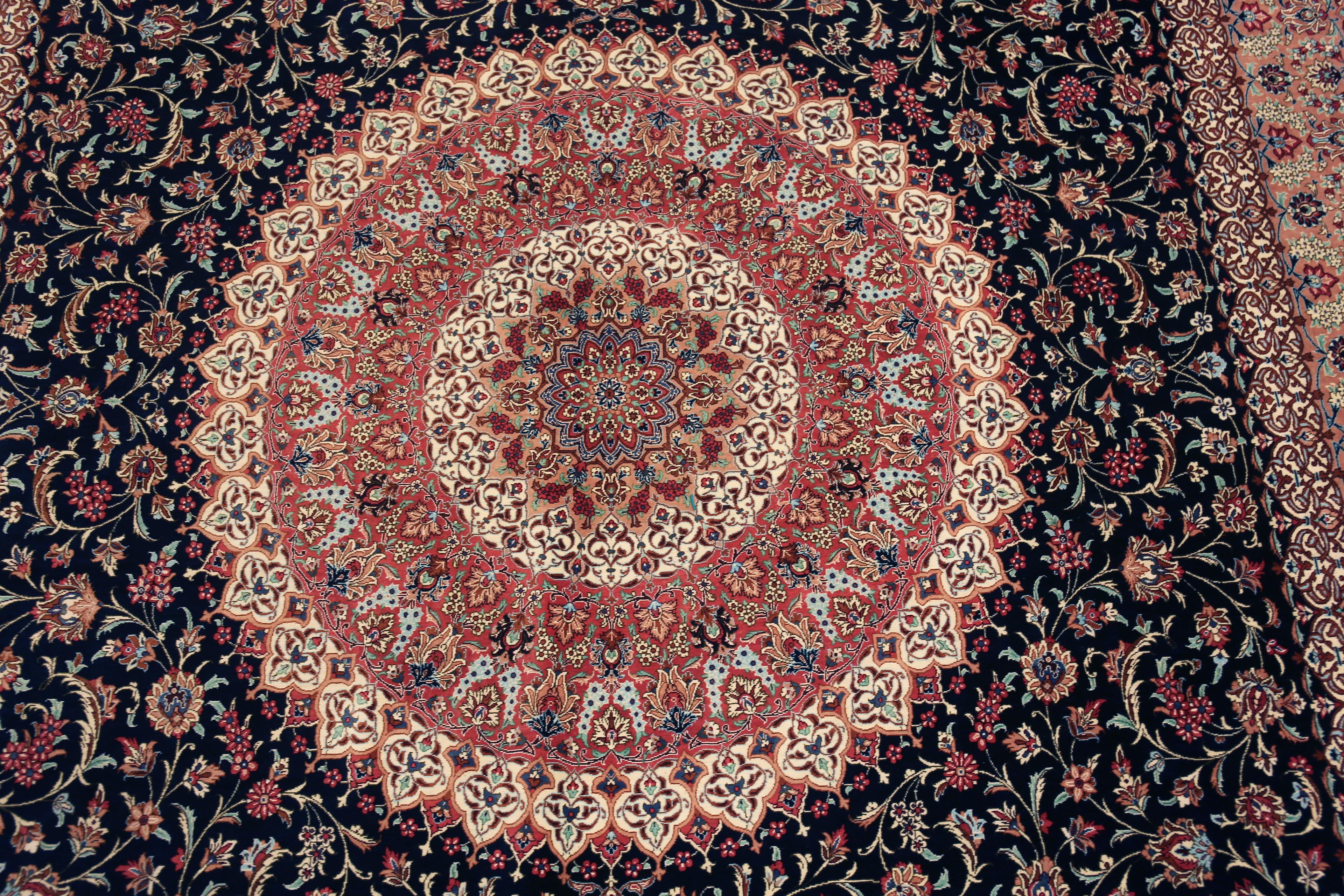 Luxuriöses Zimmer Größe Seide Vintage Blau Persisch Fein Qum Gonbad Design Teppich, Herkunftsland: Persische Teppiche, Entstehungszeit: Vintage By 