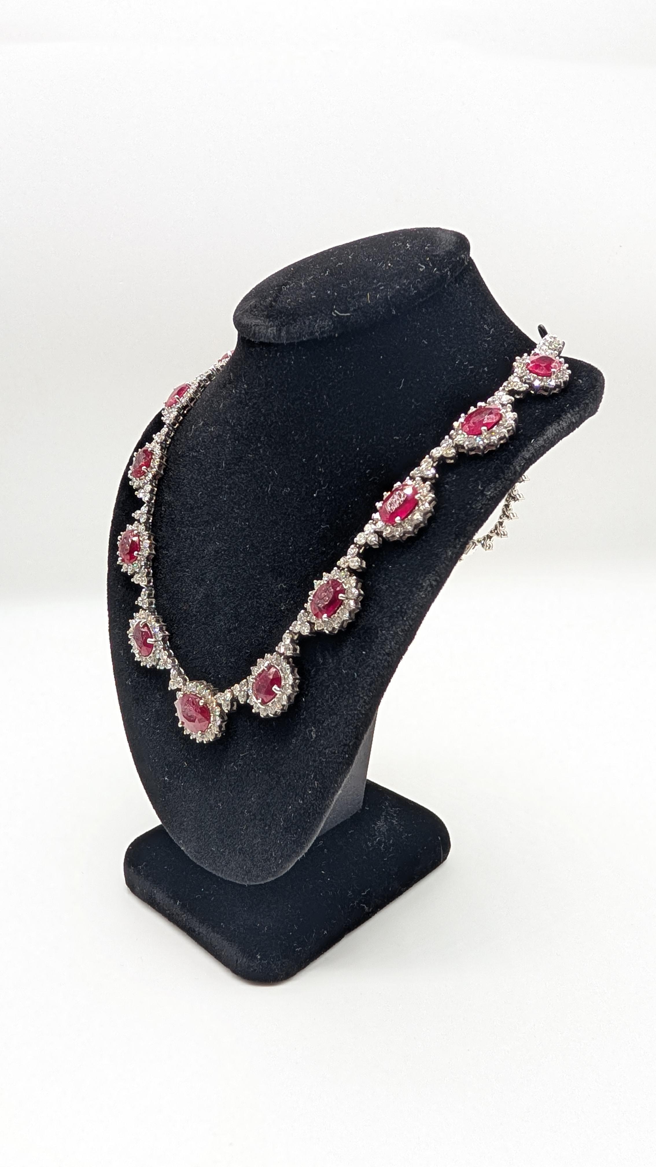 Donna Luxurious Ruby and Diamond Necklace. All Natural Stones. 14k White Gold in vendita