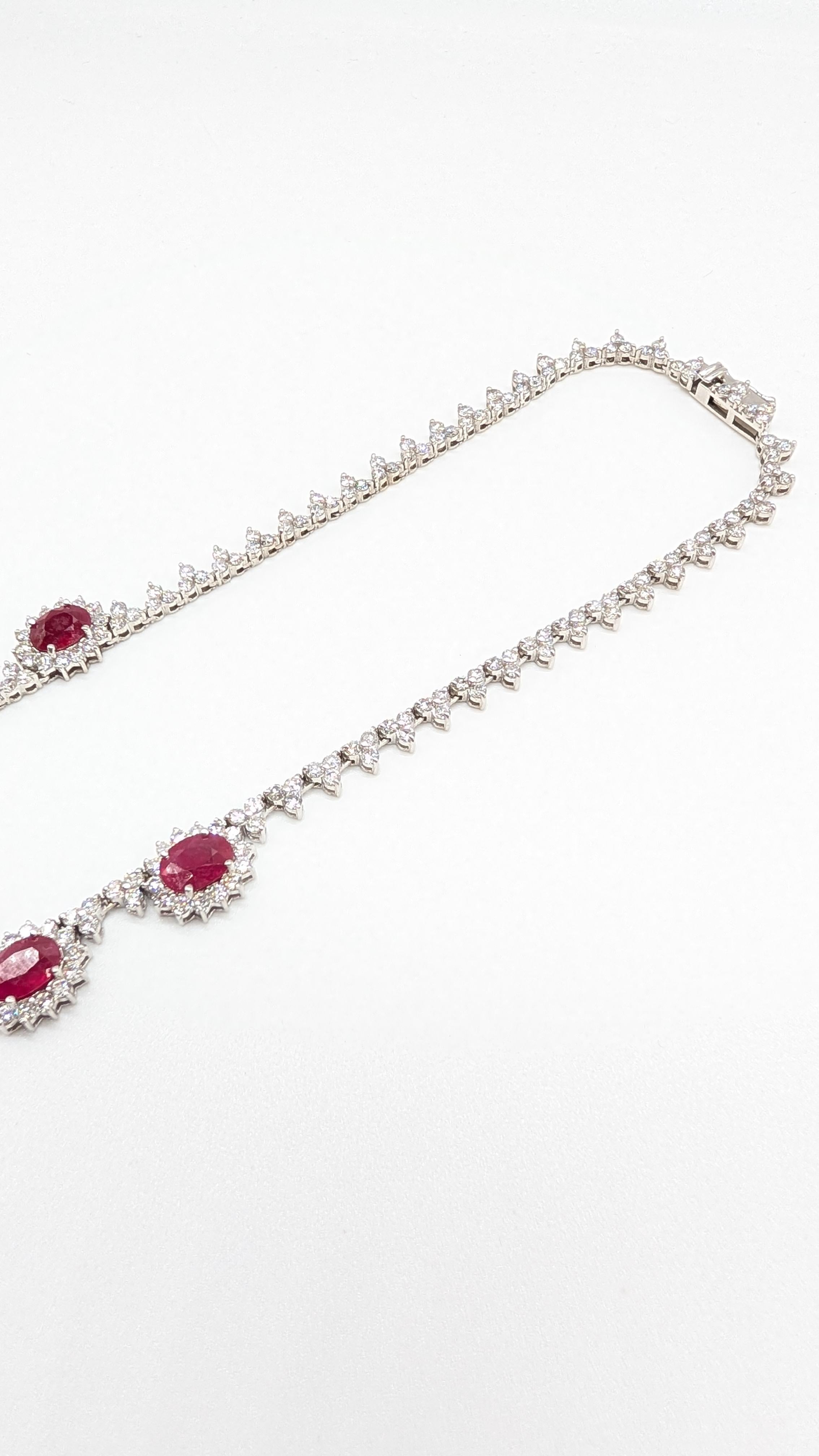 Luxurious Ruby and Diamond Necklace. All Natural Stones. 14k White Gold in vendita 2