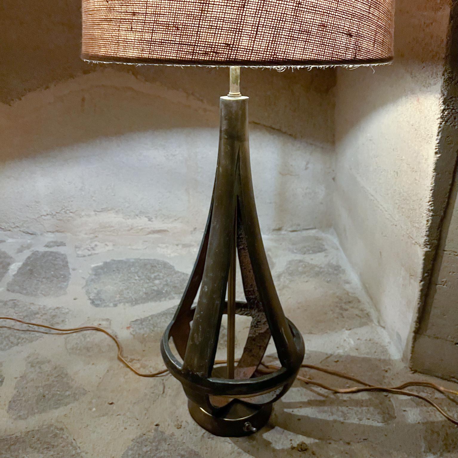 Luxurious Sculptural Two-Toned Brass Bronze Table Lamps Arturo Pani 1950s Mexico For Sale 5