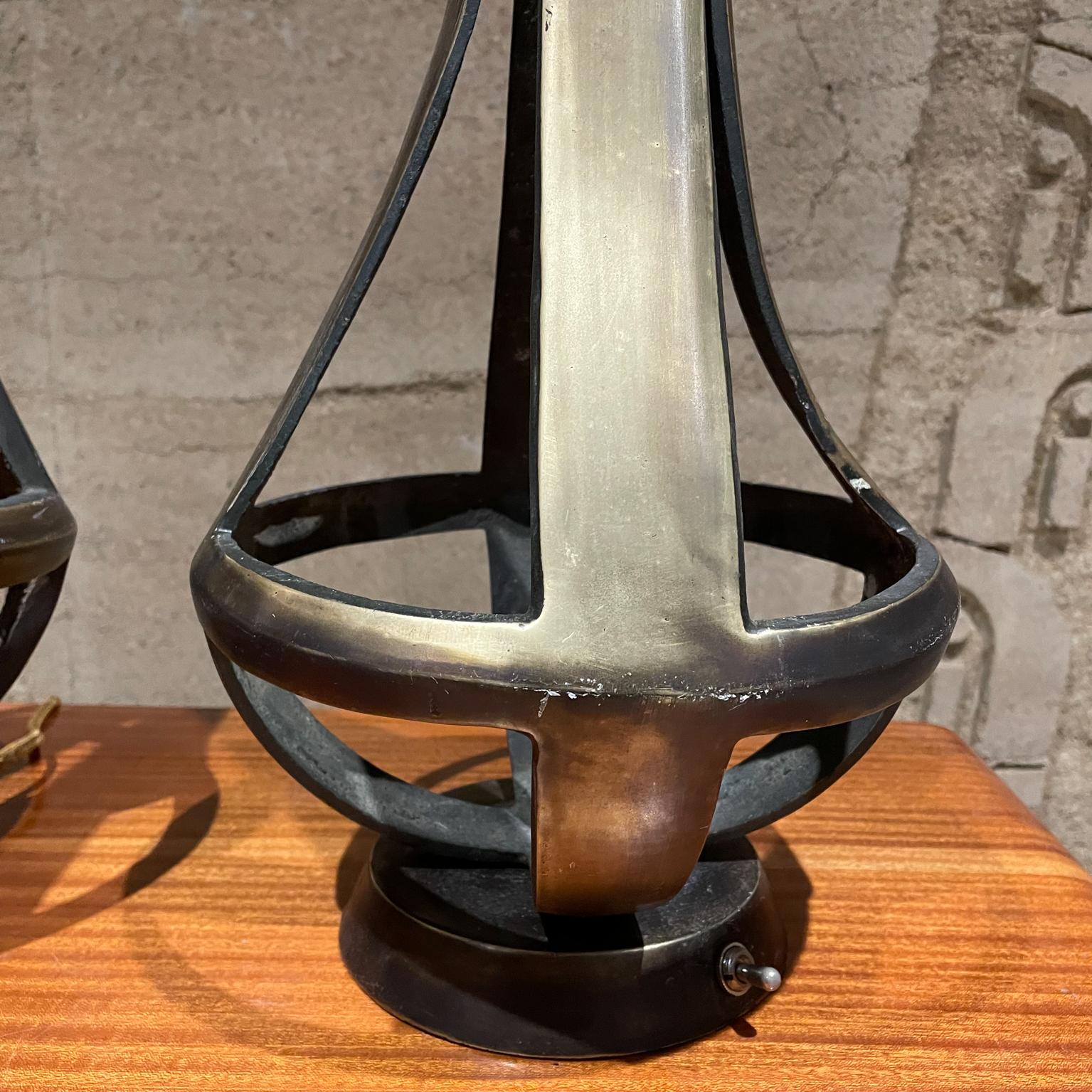 Mid-Century Modern Luxurious Sculptural Two-Toned Brass Bronze Table Lamps Arturo Pani 1950s Mexico For Sale