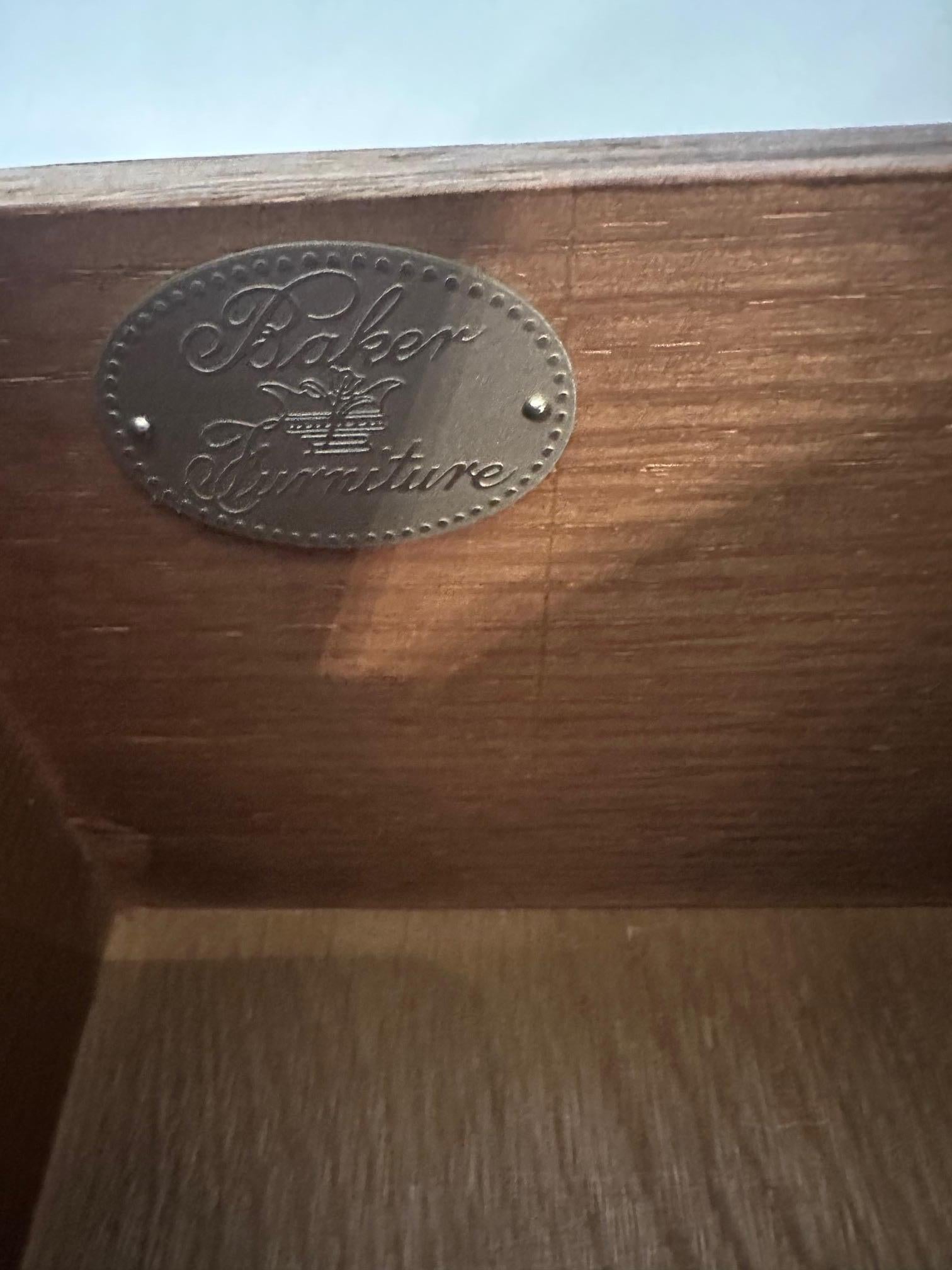 Cómoda Serpentina de Lujo by Baker en venta 4