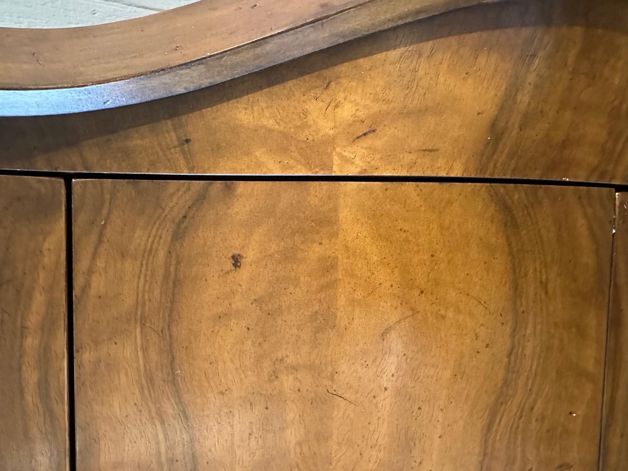 Cómoda Serpentina de Lujo by Baker en venta 2