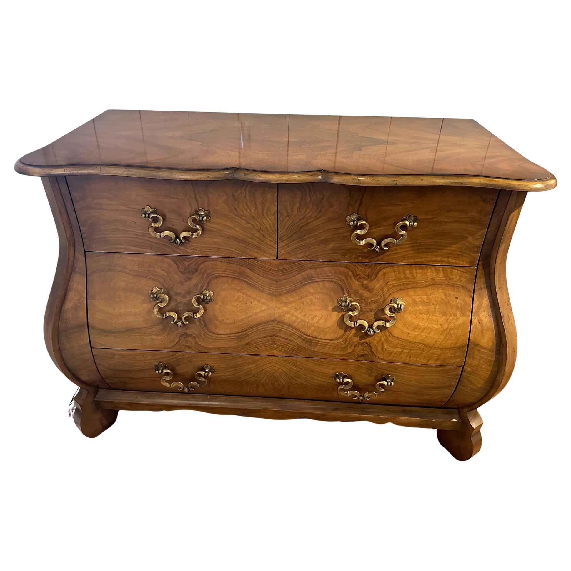 Cómoda Serpentina de Lujo by Baker en venta