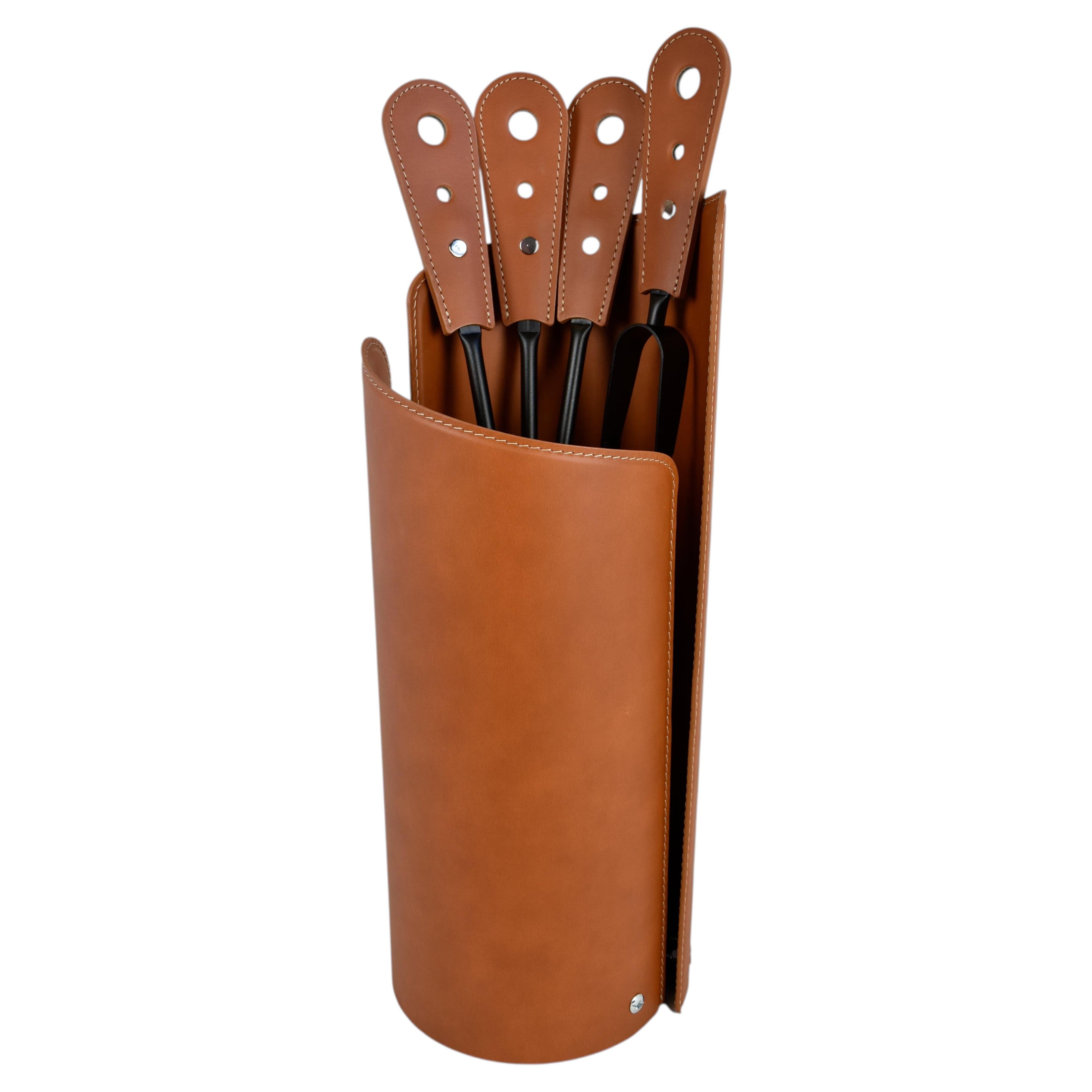 Ensemble luxueux d'accessoires de cheminée en acier et cuir ALERY