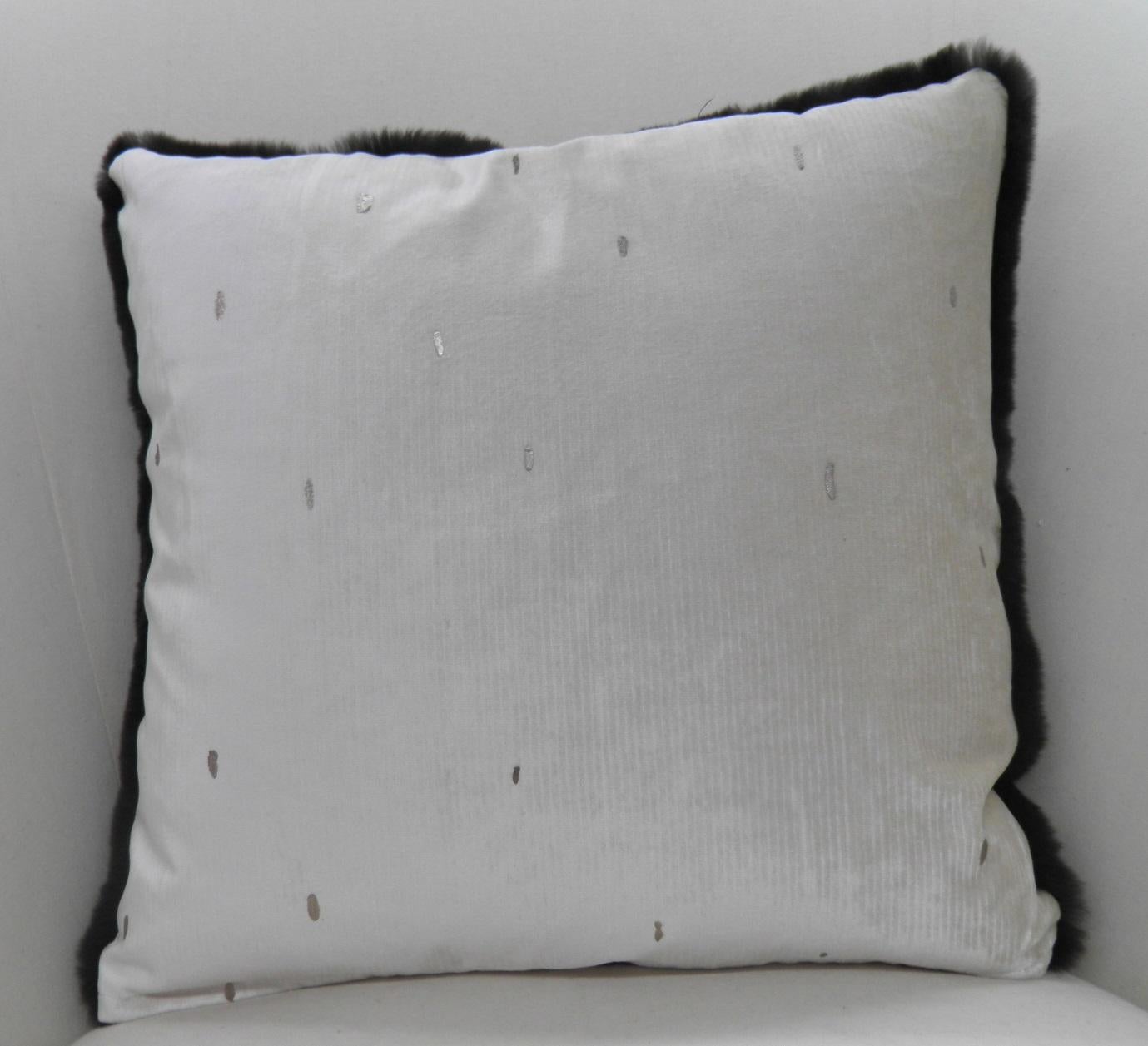 Luxurious Sheared Nutria Throw Pillows In Excellent Condition For Sale In Bronx, NY