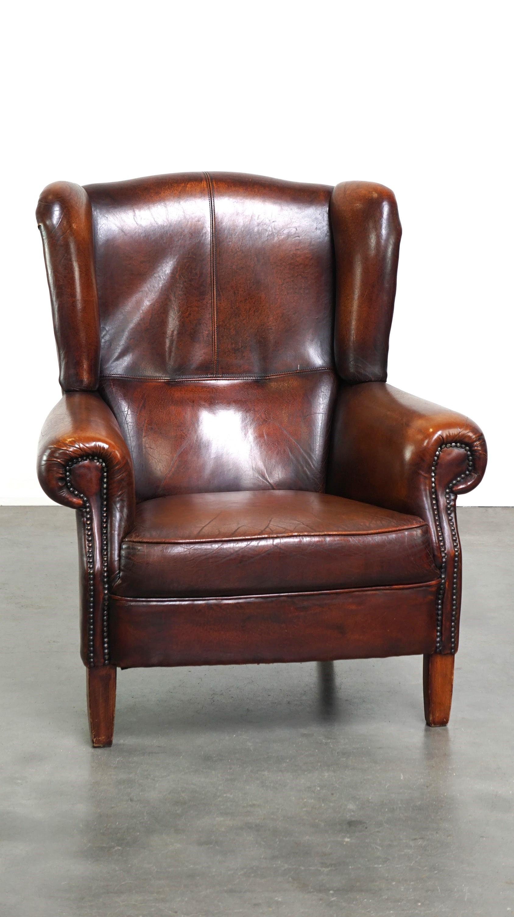 Néerlandais Luxueux fauteuil en peau de mouton avec coussin de siège fixe et confort d'assise haut en vente