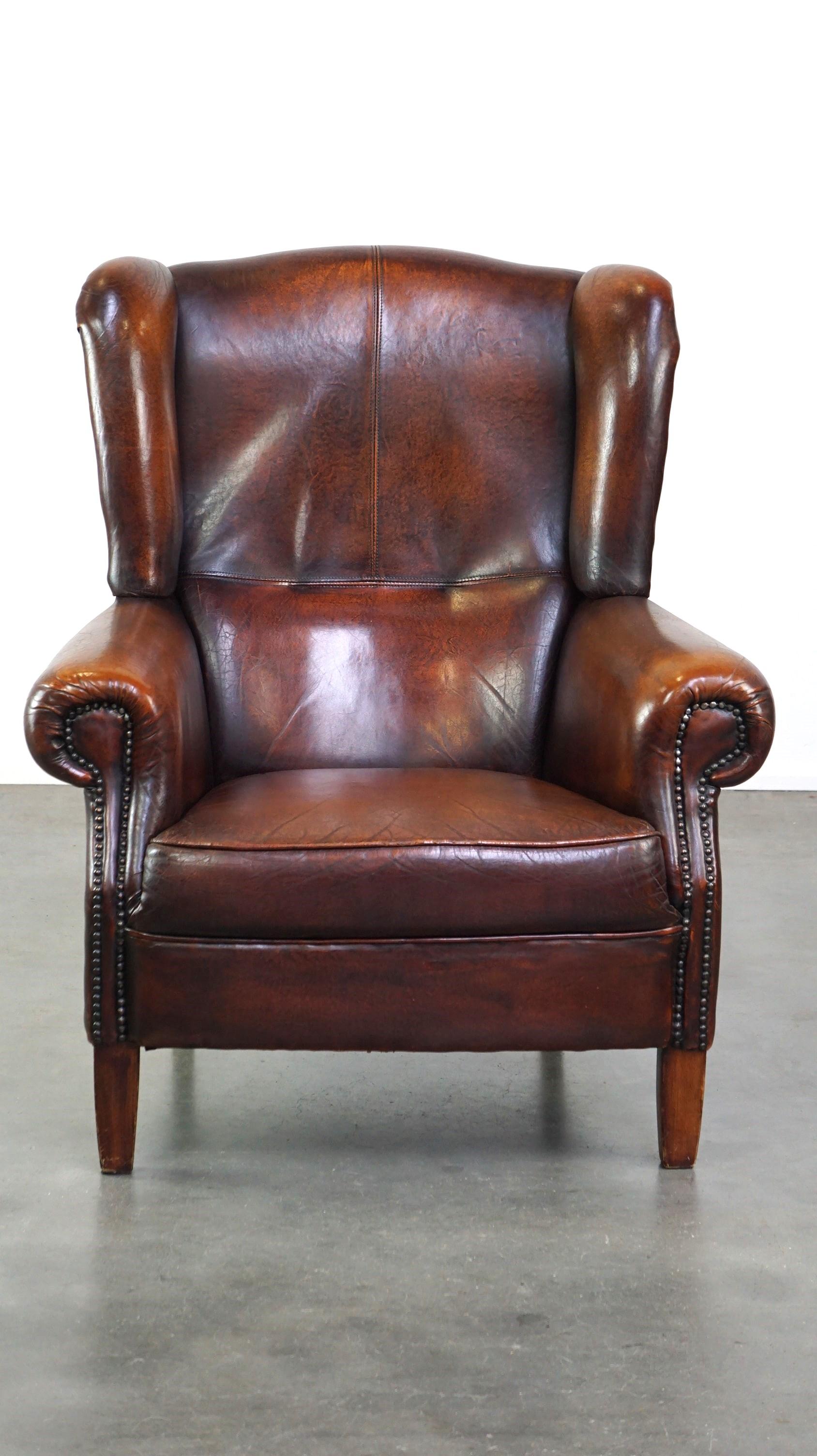 Fait main Luxueux fauteuil en peau de mouton avec coussin de siège fixe et confort d'assise haut en vente