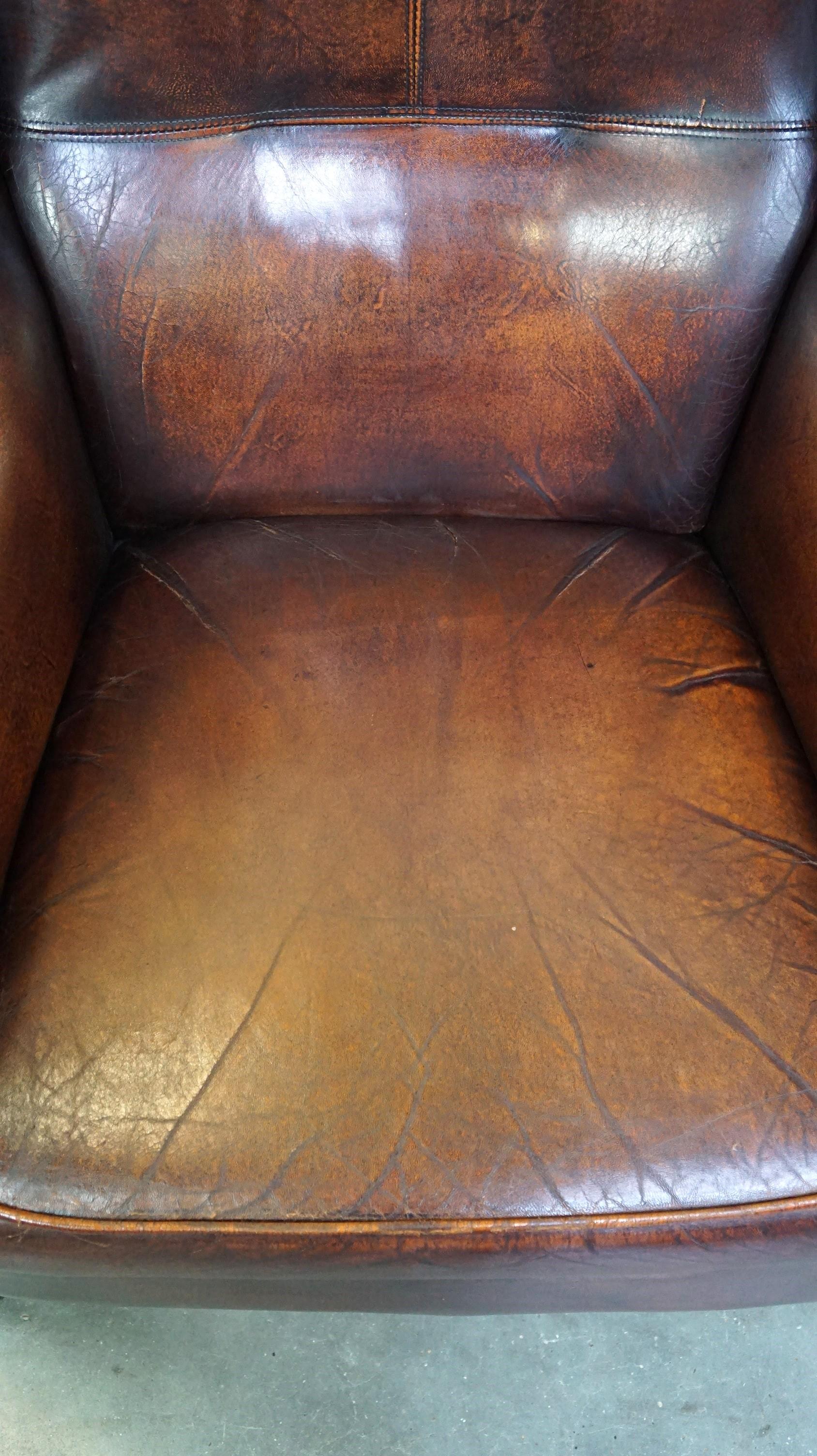 Luxueux fauteuil en peau de mouton avec coussin de siège fixe et confort d'assise haut en vente 1