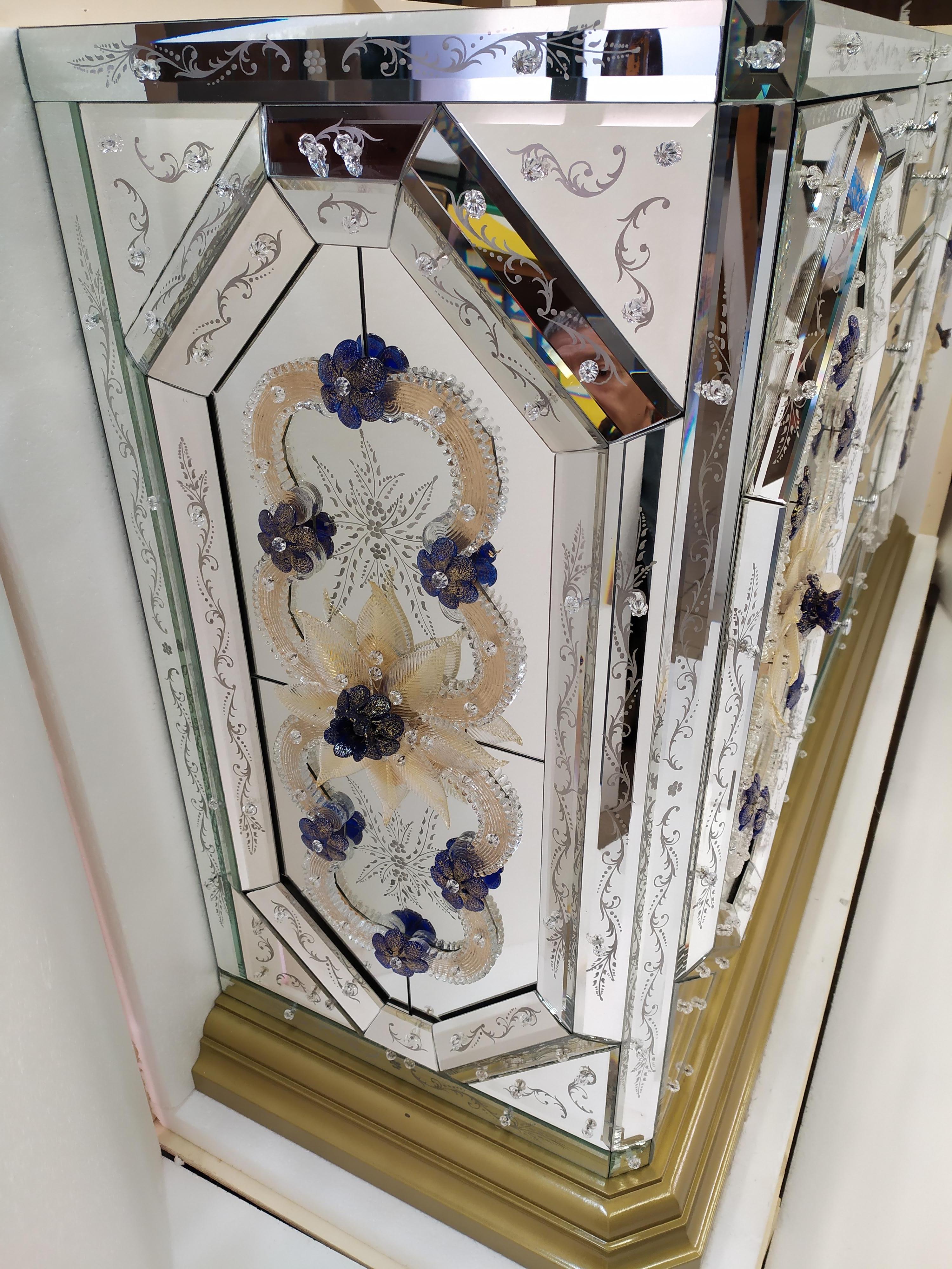 Other Luxurious Sideboard in Murano Glass Mirror, with Hand-Engraved, by Fratelli Tosi For Sale