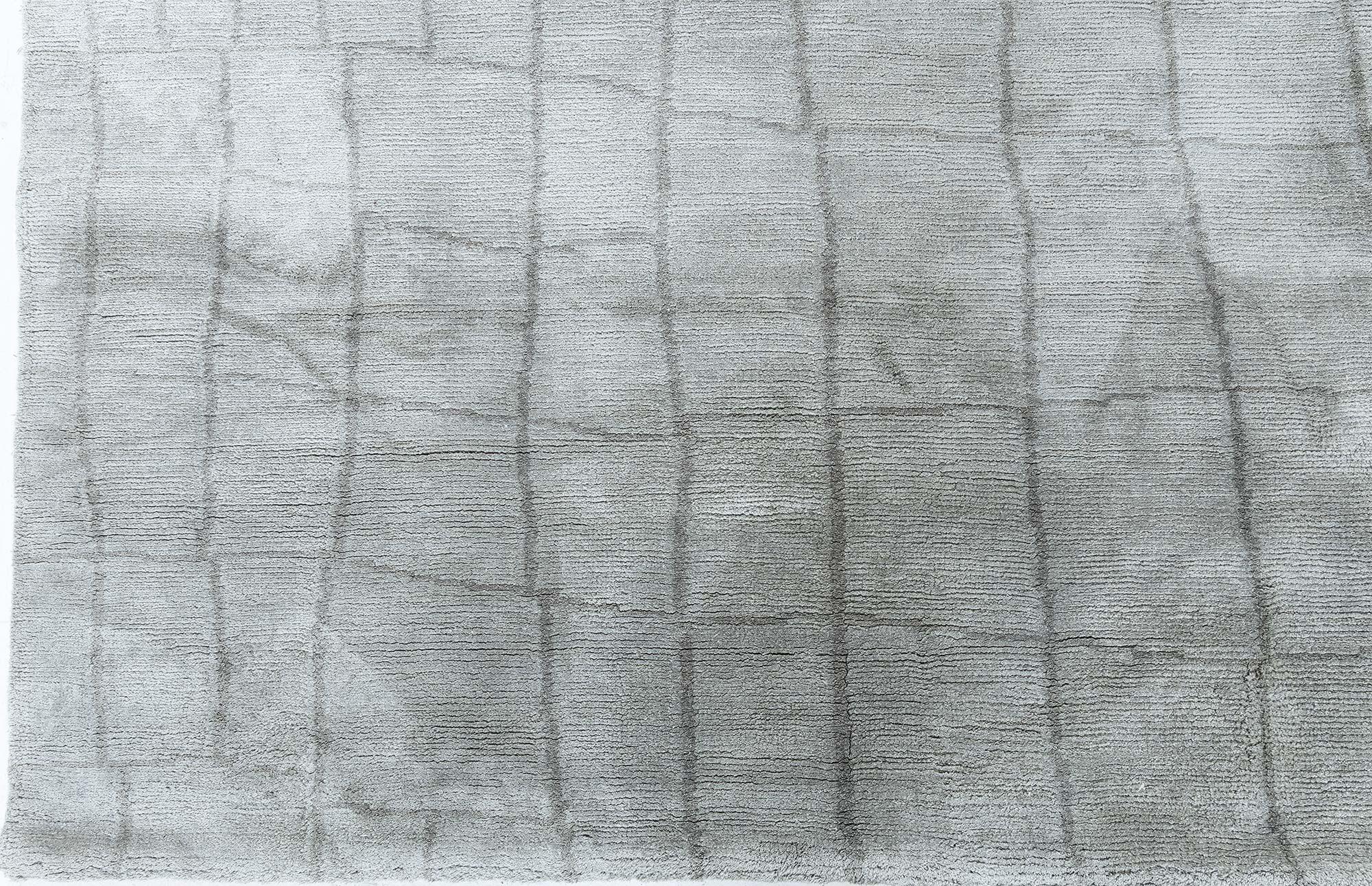 Luxurious Silk Rug with Grey Crocodile Skin Design by Doris Leslie Blau In New Condition For Sale In New York, NY