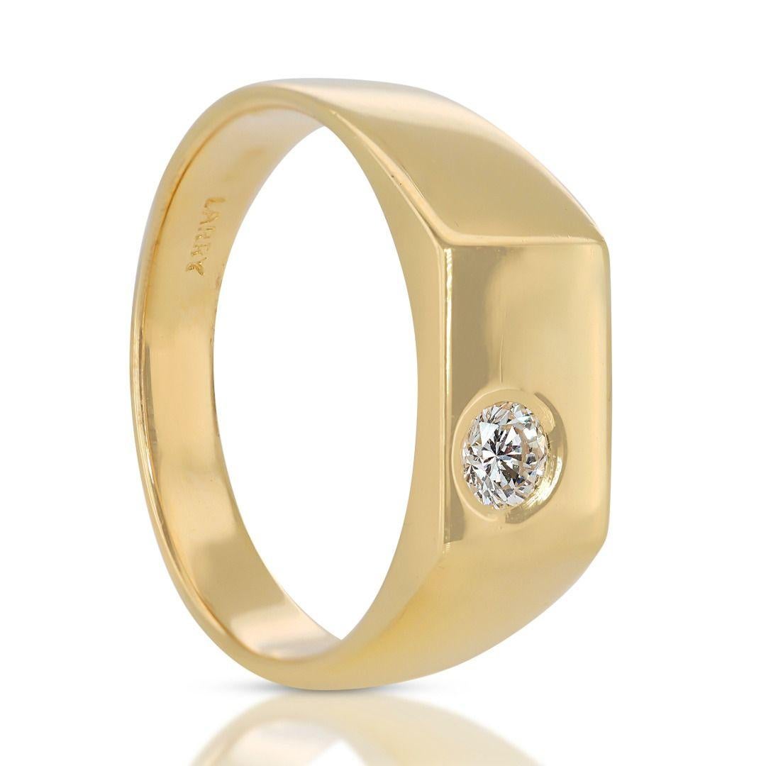 Luxurious Solitaire Diamond Ring set in 18K Yellow Gold  In New Condition For Sale In רמת גן, IL