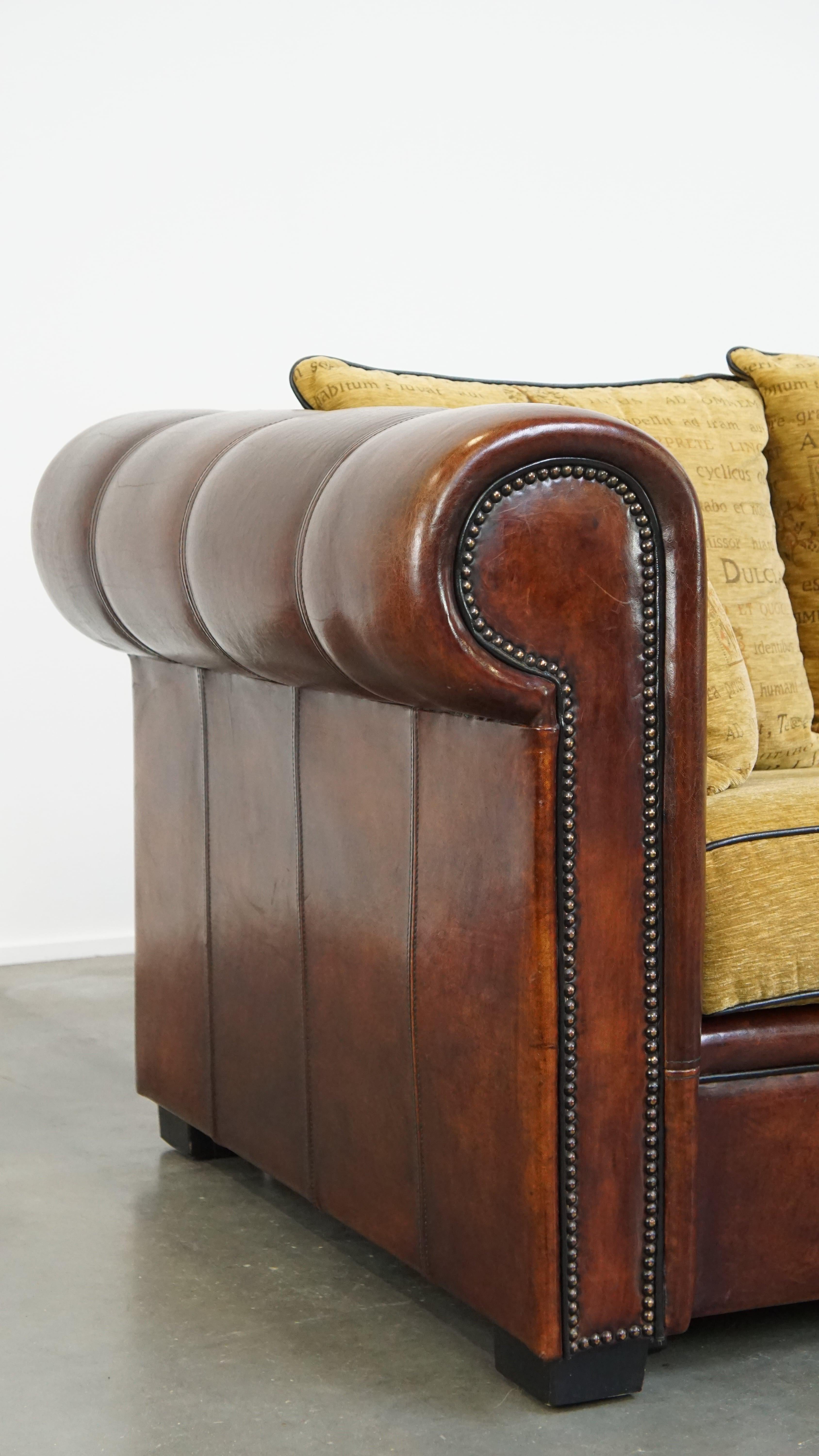 Luxurious, spacious two-seater top quality sheepskin sofa with fabric cushions For Sale 8