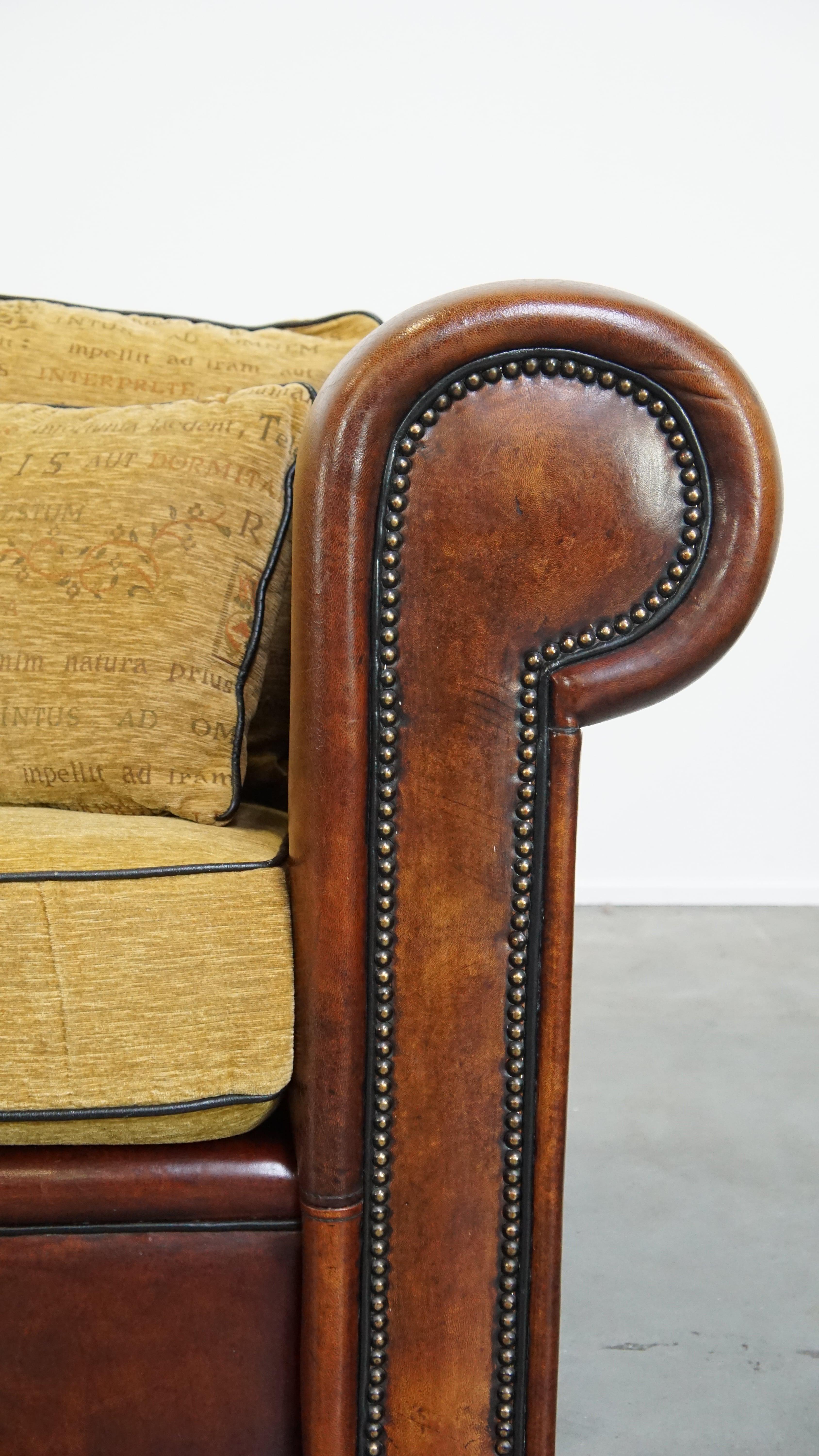 Luxurious, spacious two-seater top quality sheepskin sofa with fabric cushions For Sale 11