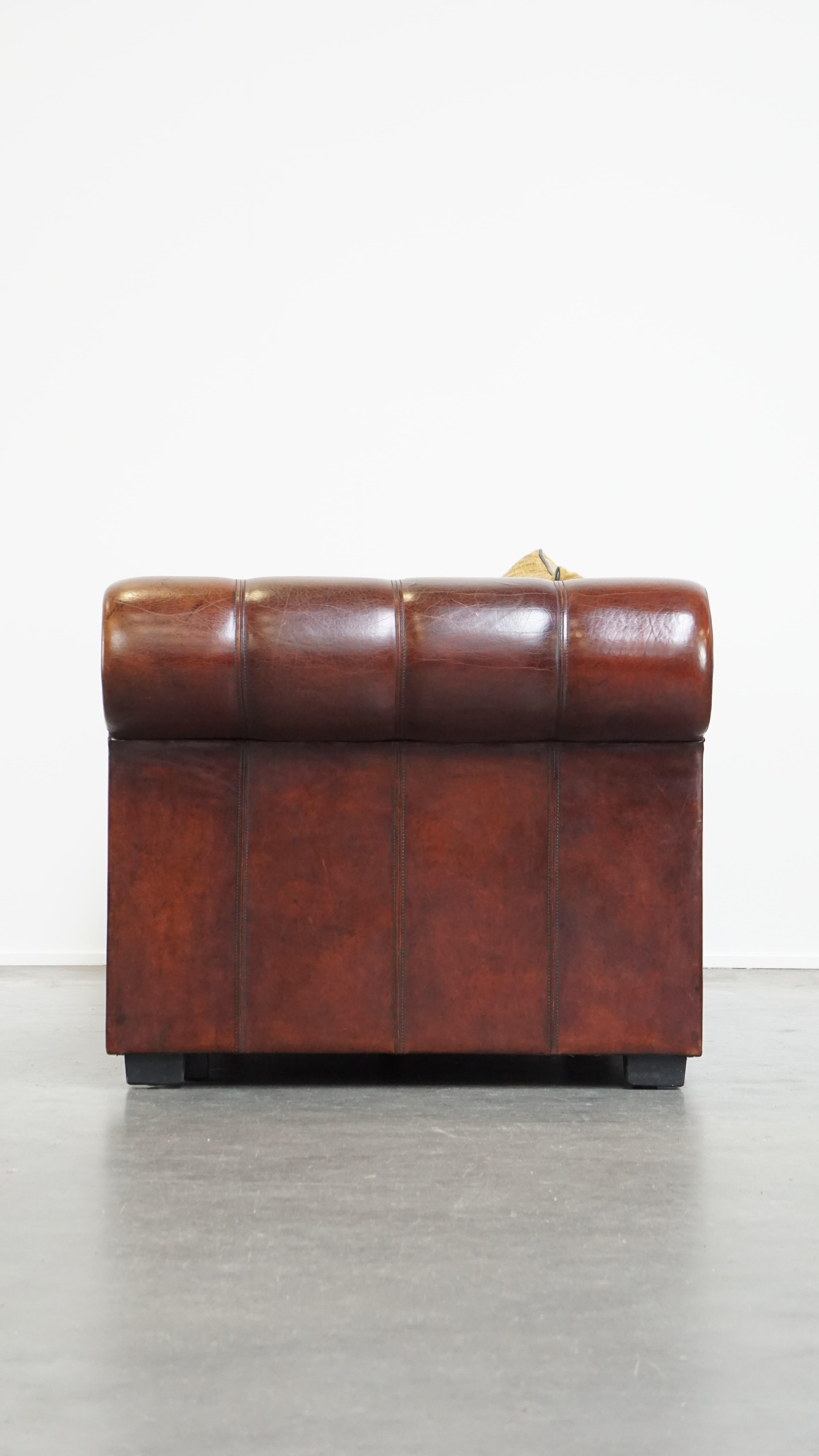 This fantastic two-seater sheepskin sofa has a luxurious appearance and excellent seating comfort. The sofa comes with original loose seat and decorative cushions. The removable sheepskin armrests can be easily detached, making it easier to move.