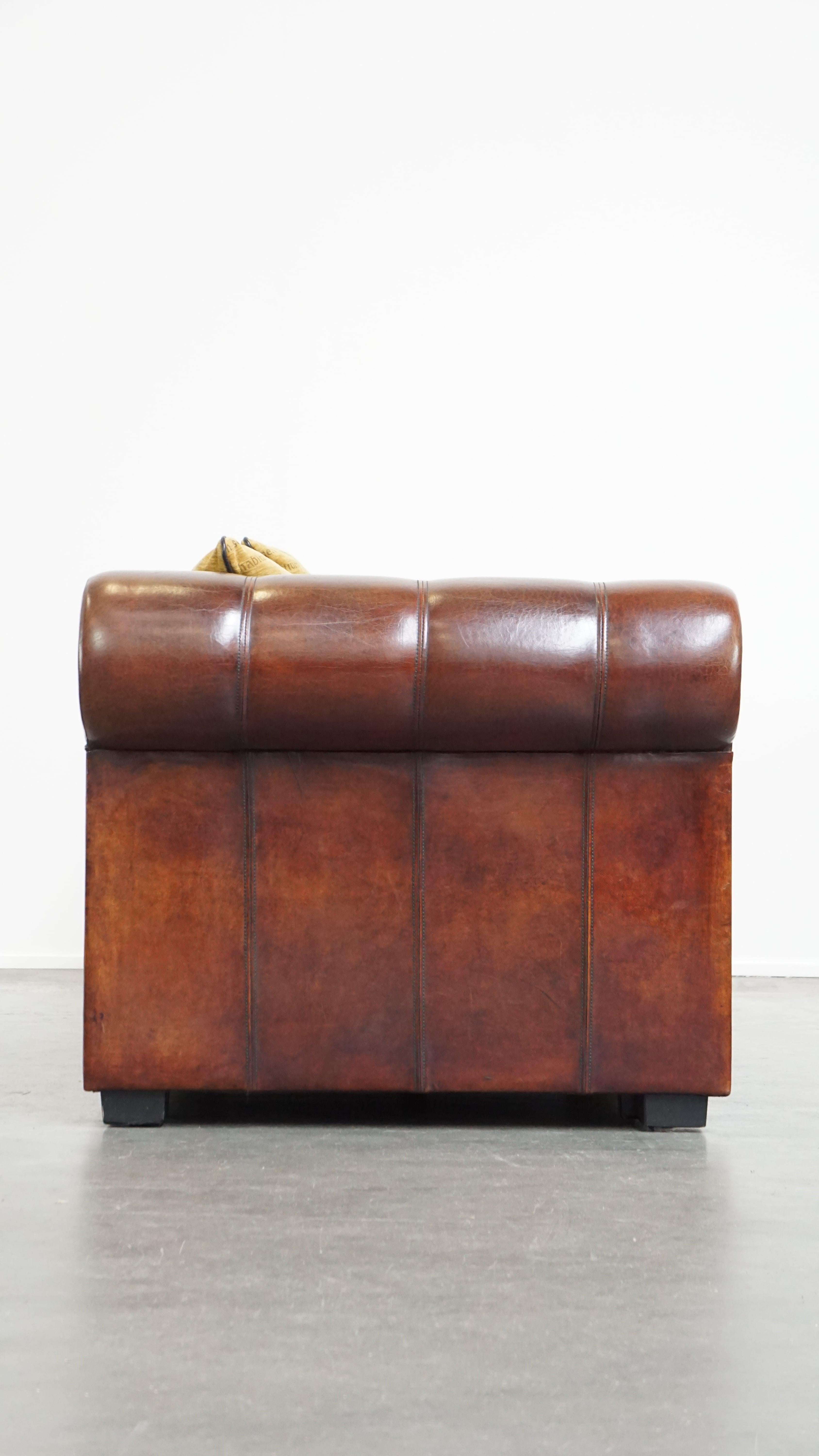 Luxurious, spacious two-seater top quality sheepskin sofa with fabric cushions In Good Condition For Sale In Harderwijk, NL