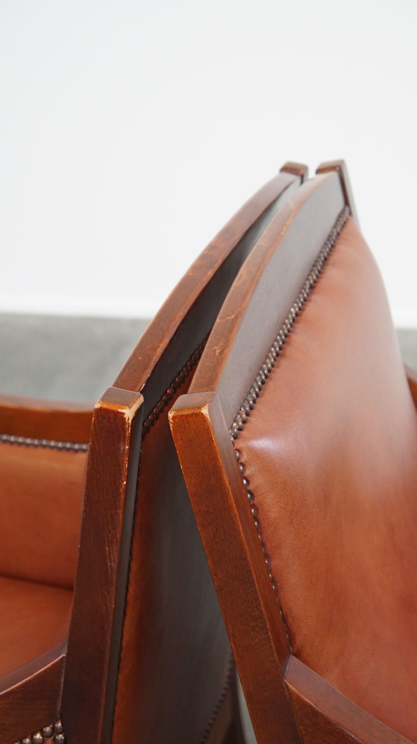 Lussuoso, maestoso, set di 2 poltrone in pelle di mucca color cognac dal design Art Deco in vendita 3
