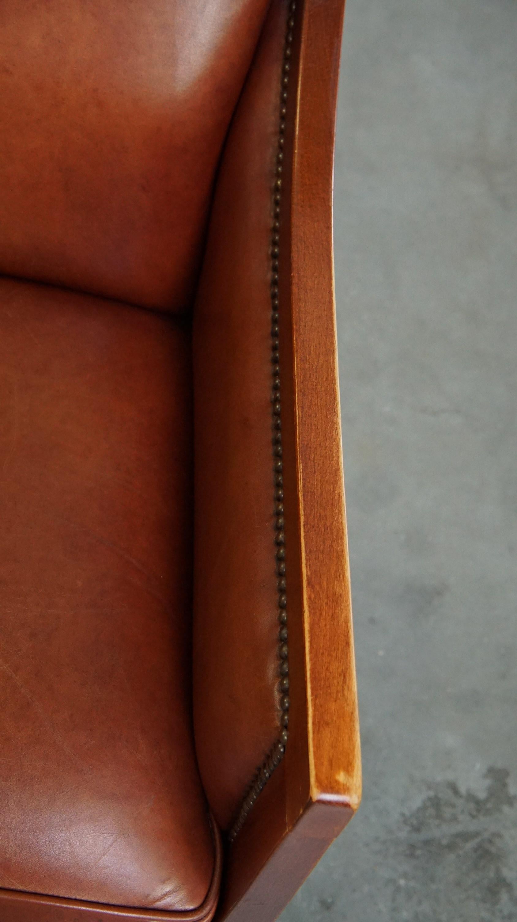 Lussuoso, maestoso, set di 2 poltrone in pelle di mucca color cognac dal design Art Deco in vendita 2