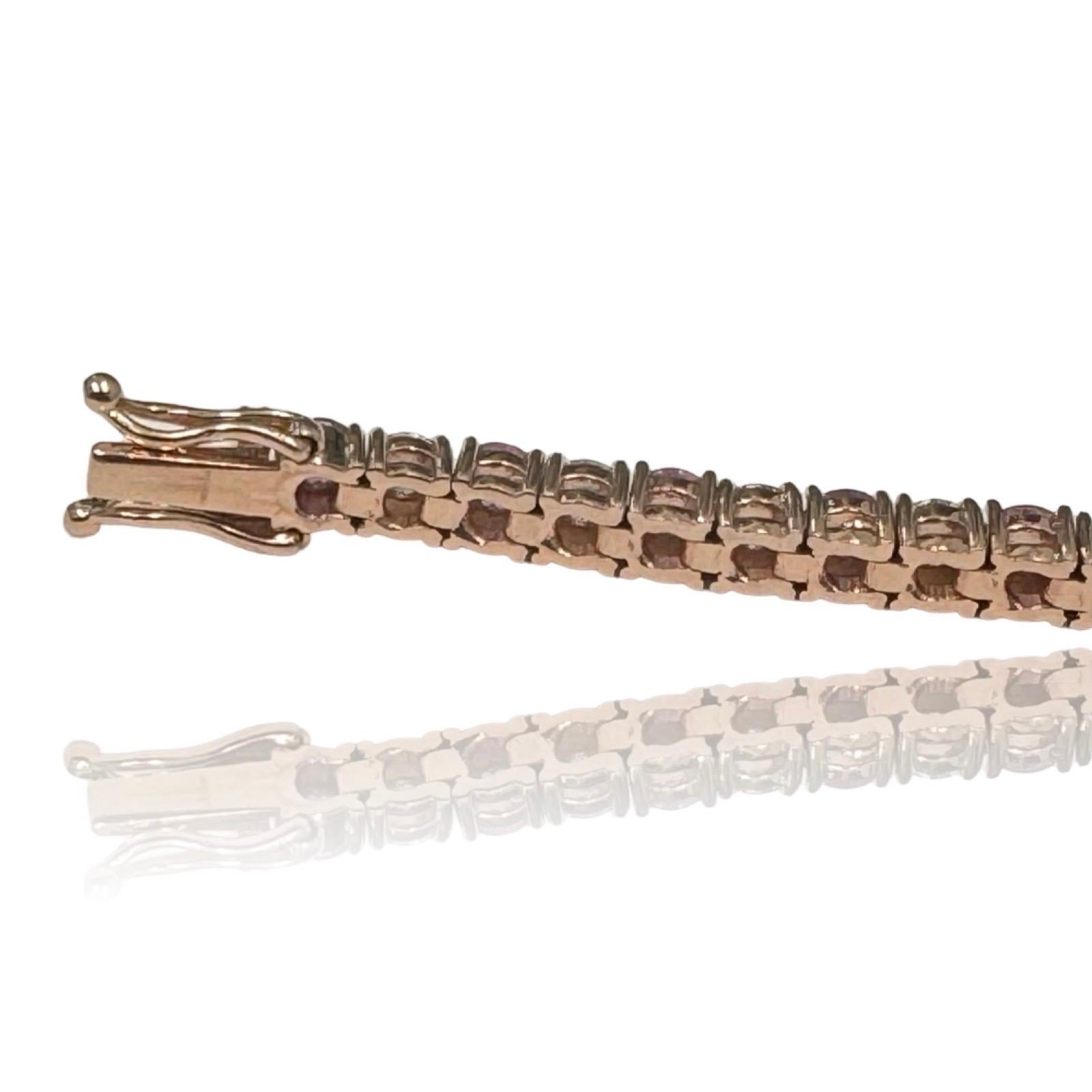 Luxuriöses Tennisarmband aus 14 Karat Roségold mit 9,60 Karat Diamanten und Saphiren im Zustand „Hervorragend“ im Angebot in Miami, FL