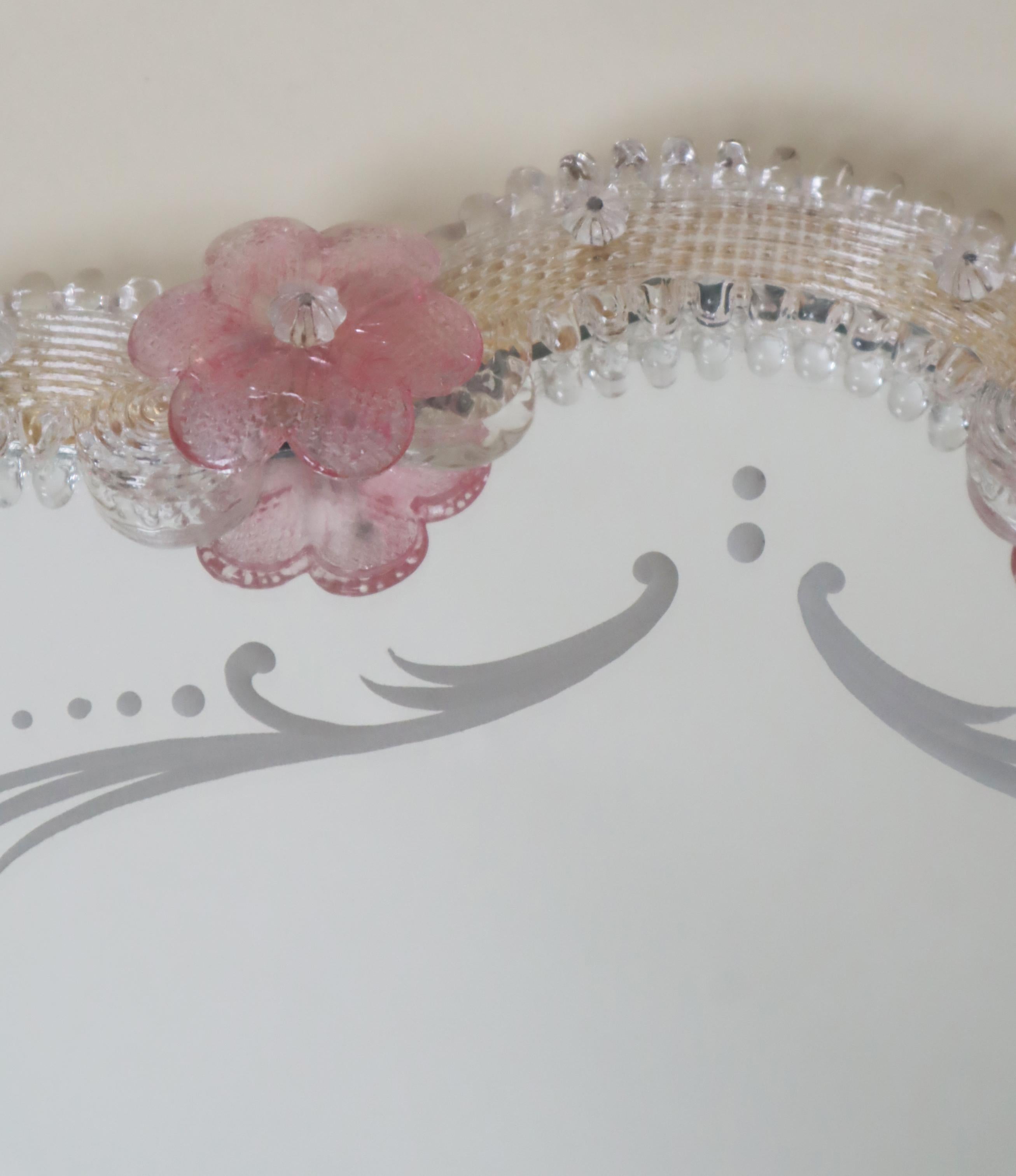 Luxueux miroir mural vénitien rose avec fleurs, Italie 1960 en vente 6