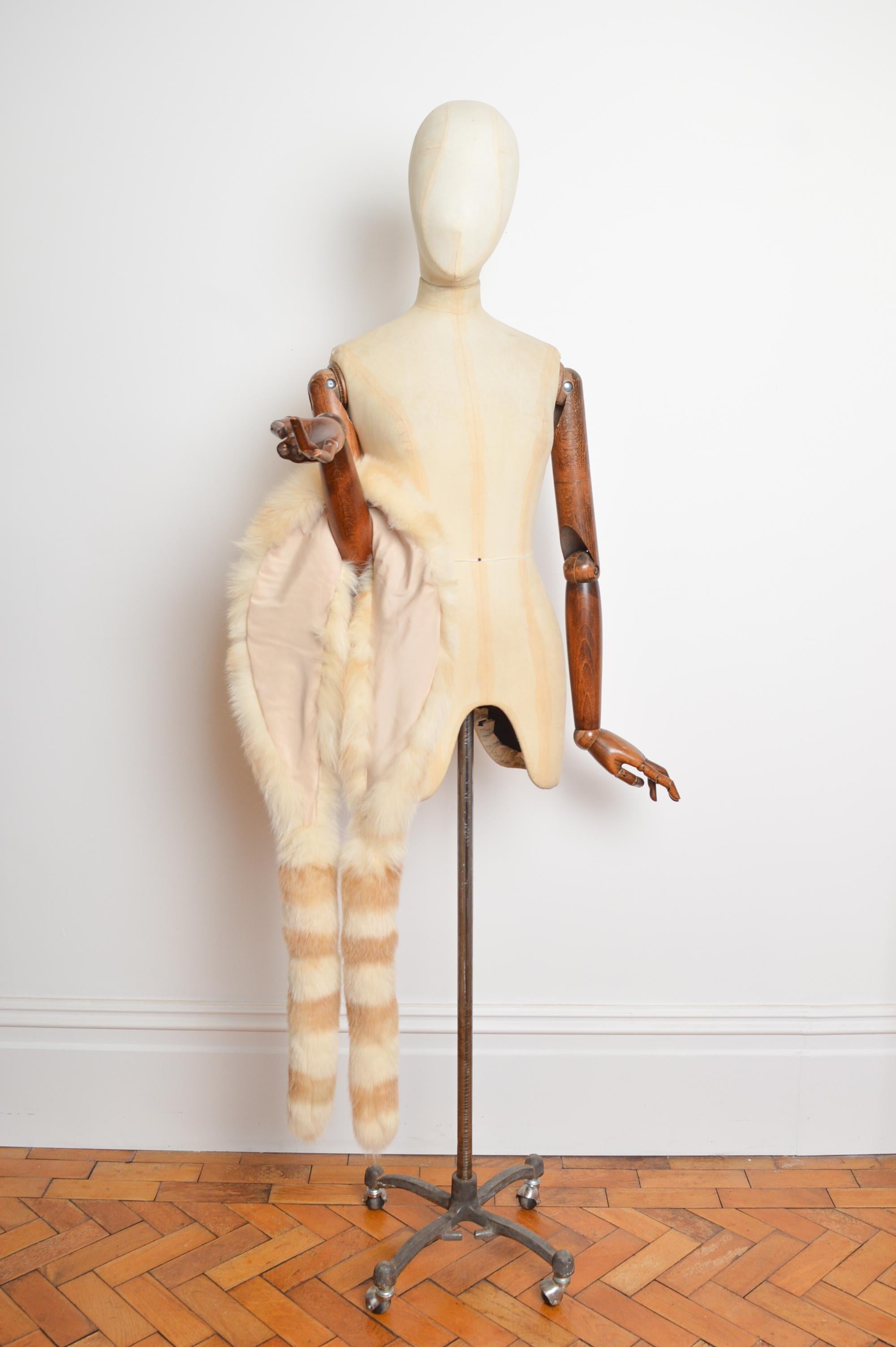 Luxueuse étole Vintage en fourrure de renard rayée blonde - Col en fourrure blanche en vente 5