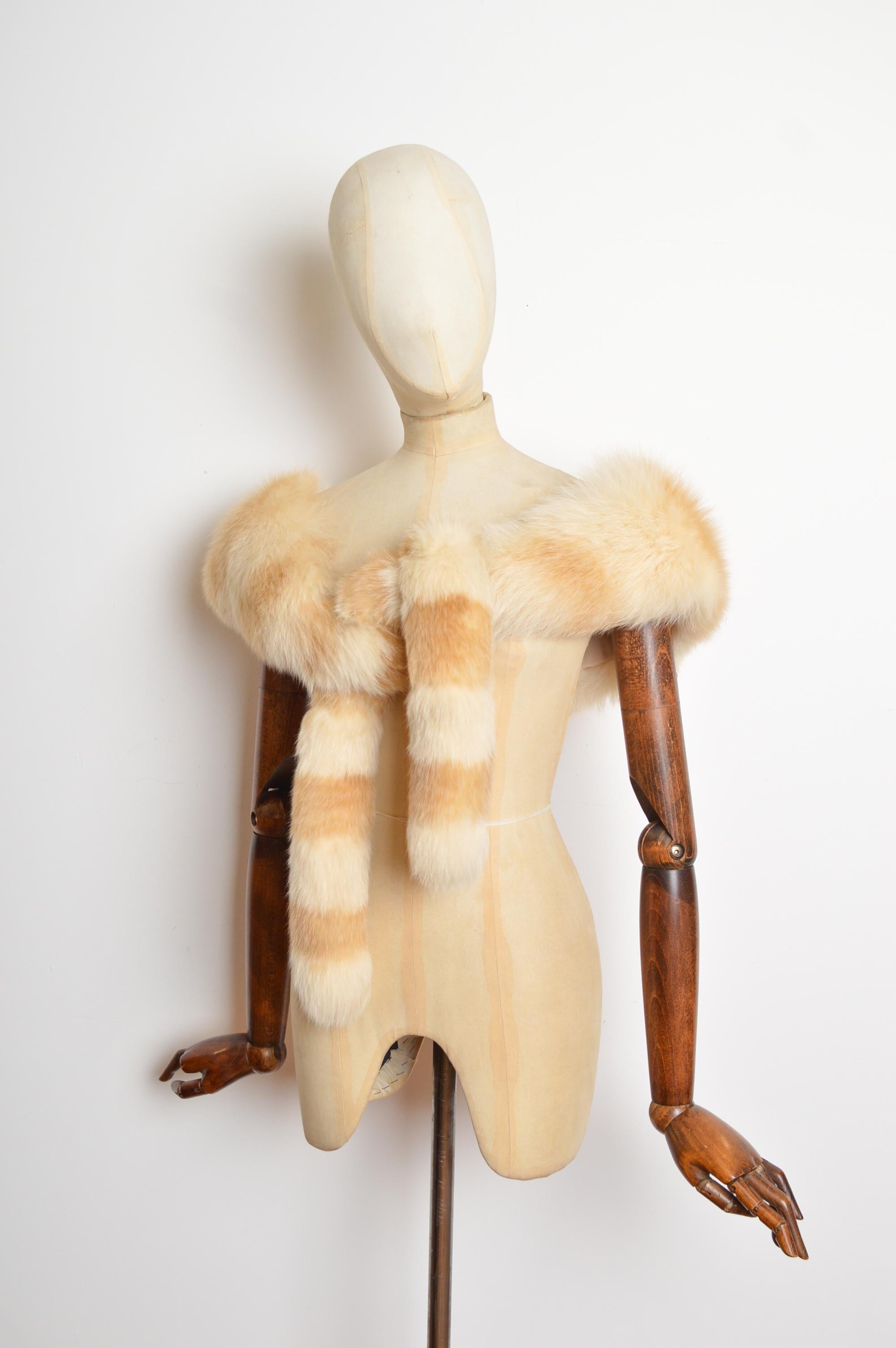 Luxueuse étole Vintage en fourrure de renard rayée blonde - Col en fourrure blanche en vente 1