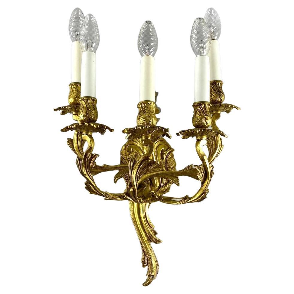 Lampe murale luxueuse avec cinq appliques vintage en bronze en vente