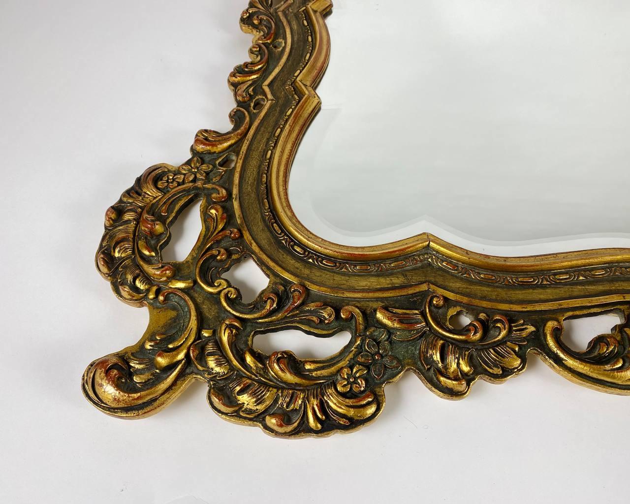 Luxurious Wall Mirror in Wooden Carved Frame Vintage Framed Wall Mirror 4