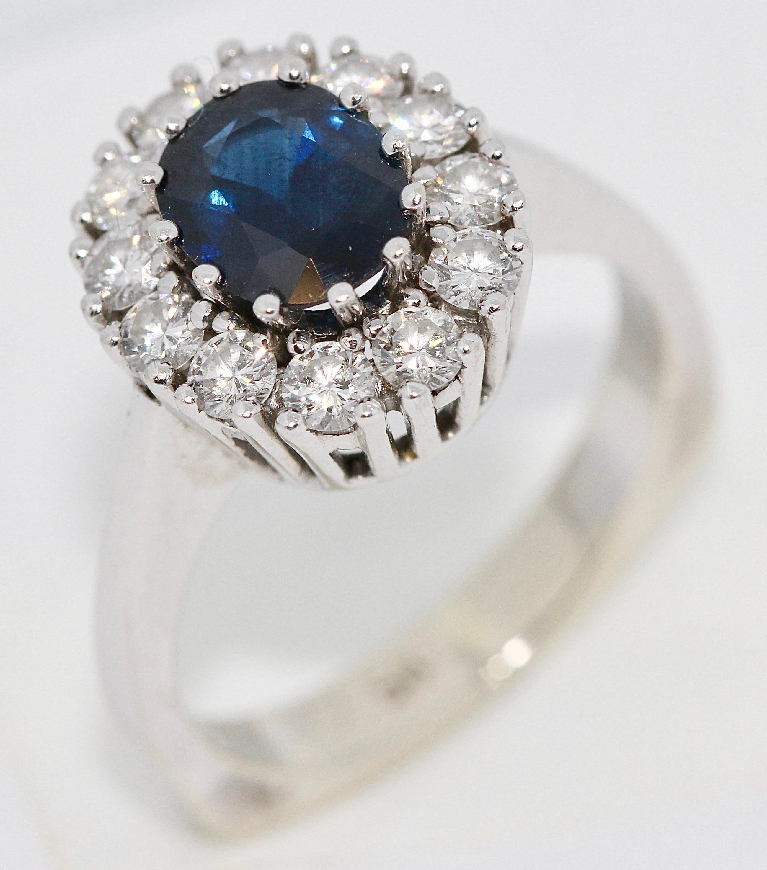 Round Cut Luxurious Gold Ring with 1.17 Carat Natural Sapphire and 0.63 Carat Diamonds For Sale